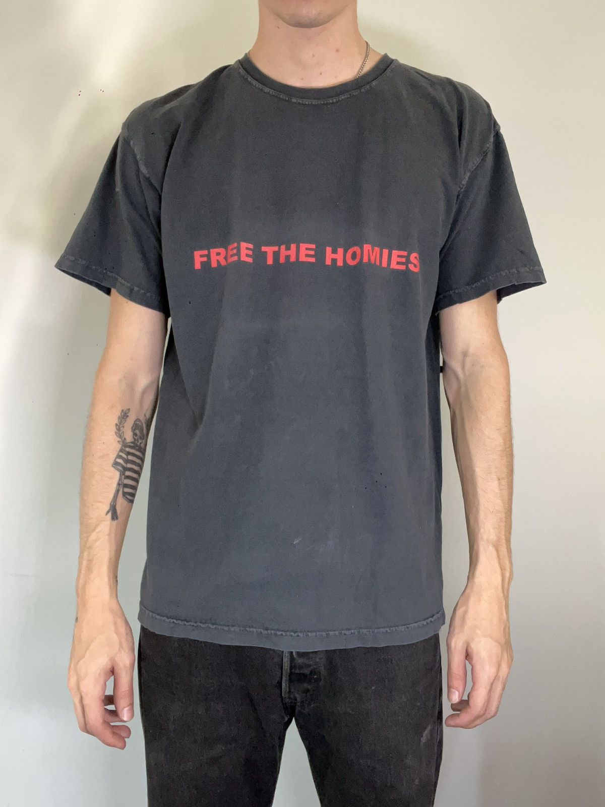 4HUNNID 4Hunnid Kut & Sew Free The Homies Tee Size US L / EU 52-54 / 3 - 4 Thumbnail