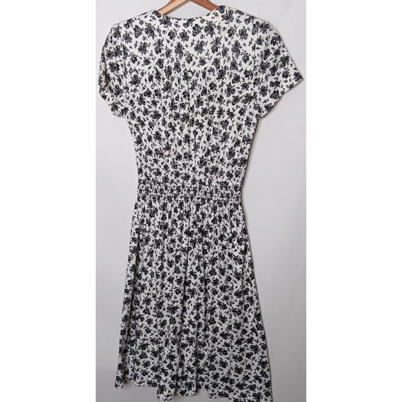 Vintage VINTAGE Flowers Dress Shirt Dress Casual Womens 8 White Black Floral Knit ILGWU Cottagecore USA Vintage Yes Size M / US 6-8 / IT 42-44 - 6 Thumbnail