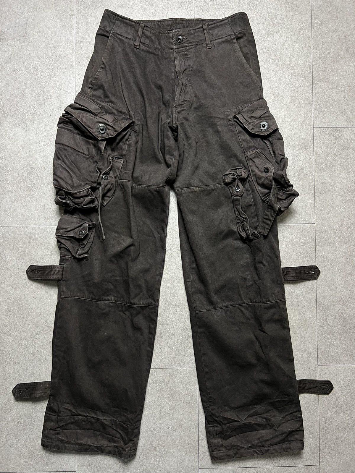 image of Julius Shifting Heavy Gas Mask Cargo Pants Trousers 09 in Khaki, Men's (Size 30)
