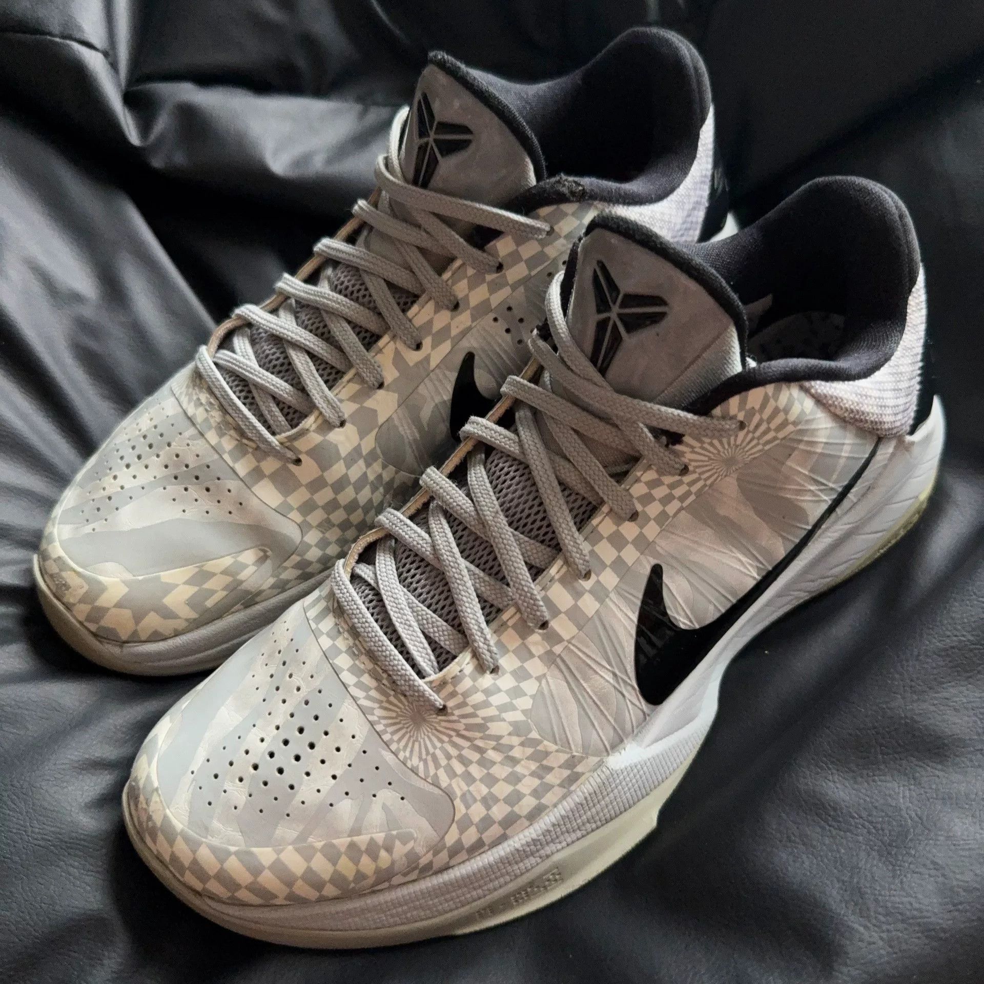 Nike Nike White Lowtop Sneakers 42 Men Size US 9 / EU 42 - 1 Thumbnail