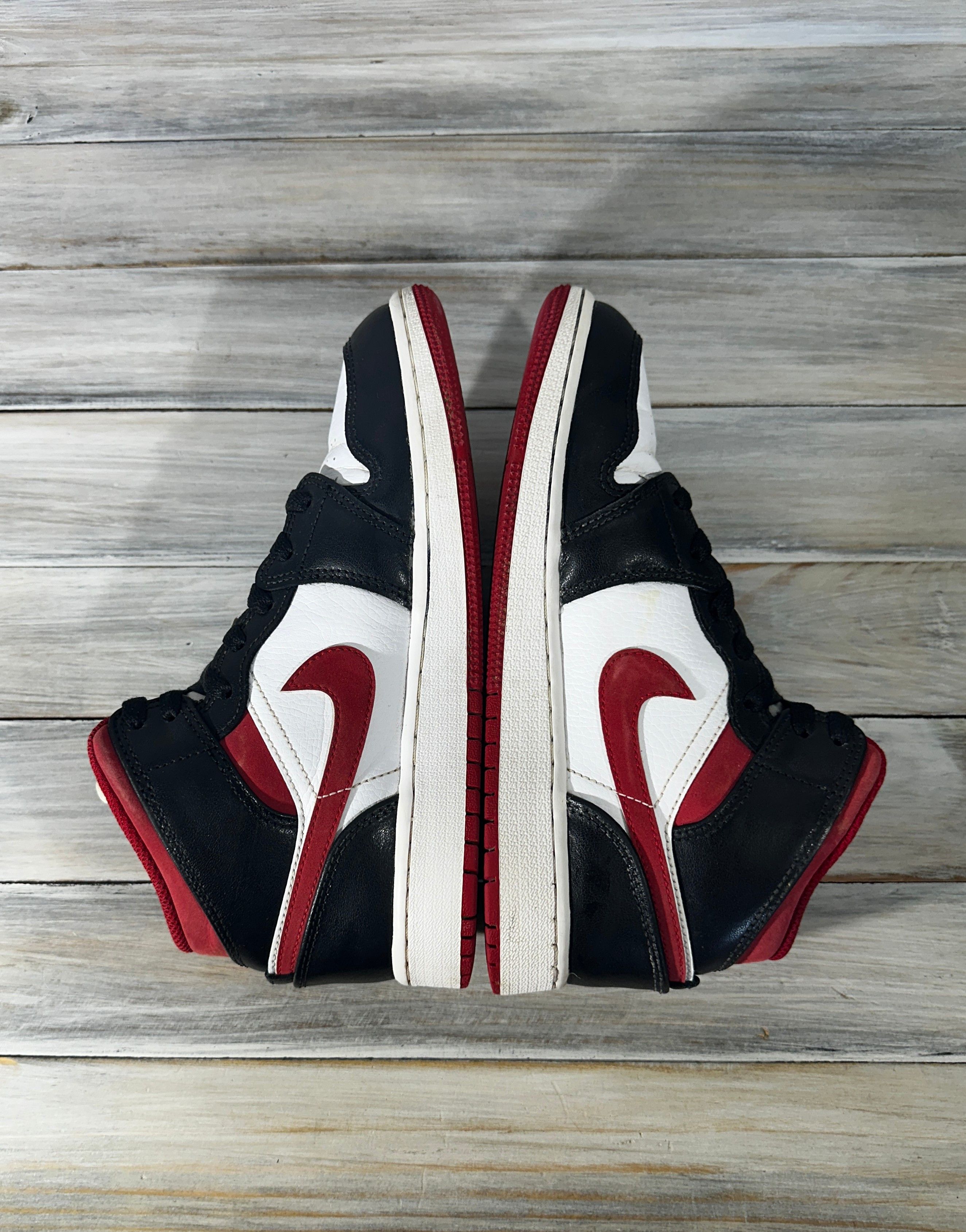 Jordan Brand Nike Air Jordan 1 Mid "White/Gym Red" Young Sneakers Casual Size US 5 / EU 37 - 9 Thumbnail