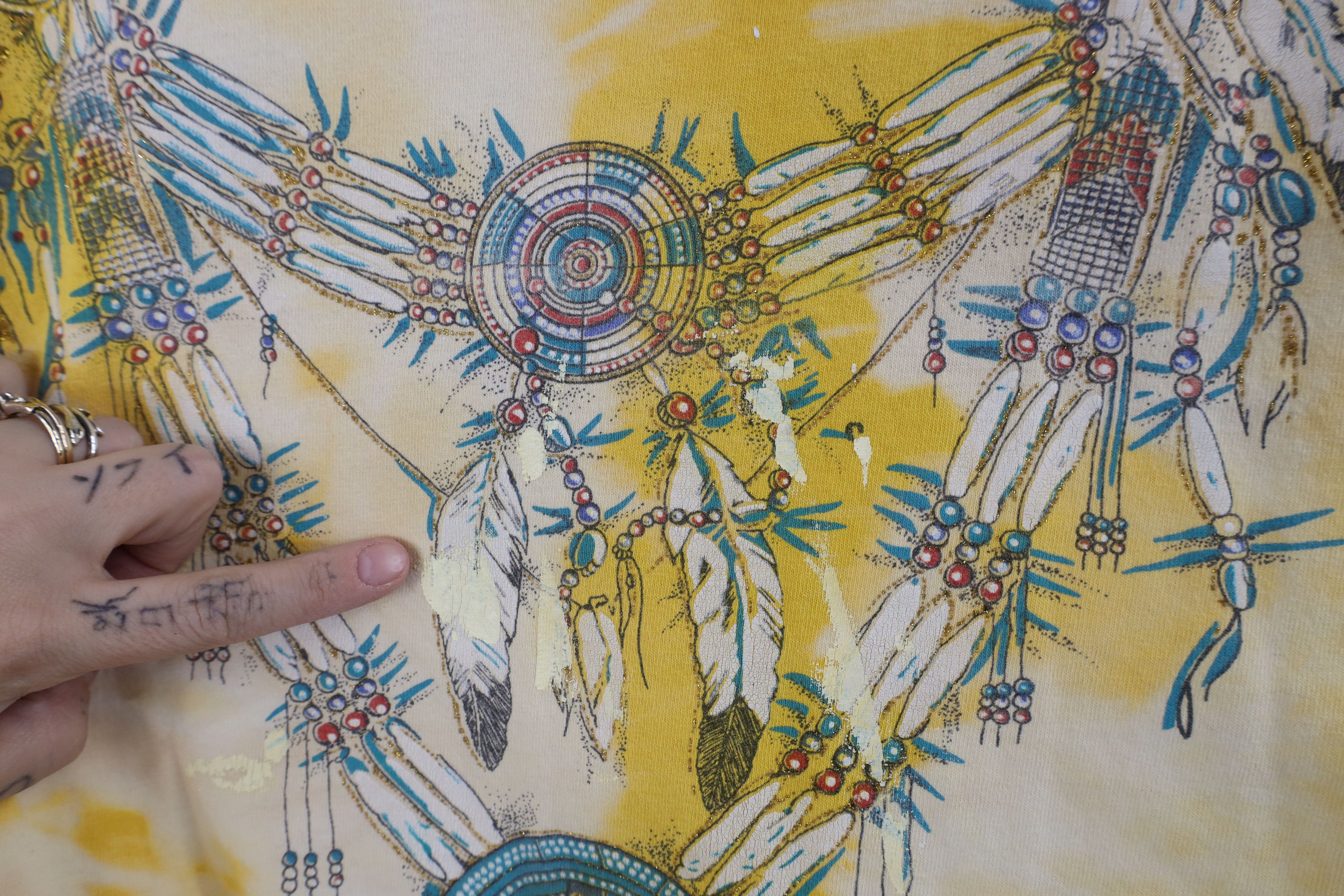 Vintage Vintage 90s Streetwear Wash Arizona Feather Bead T-Shirt USA Size US XL / EU 56 / 4 - 5 Thumbnail