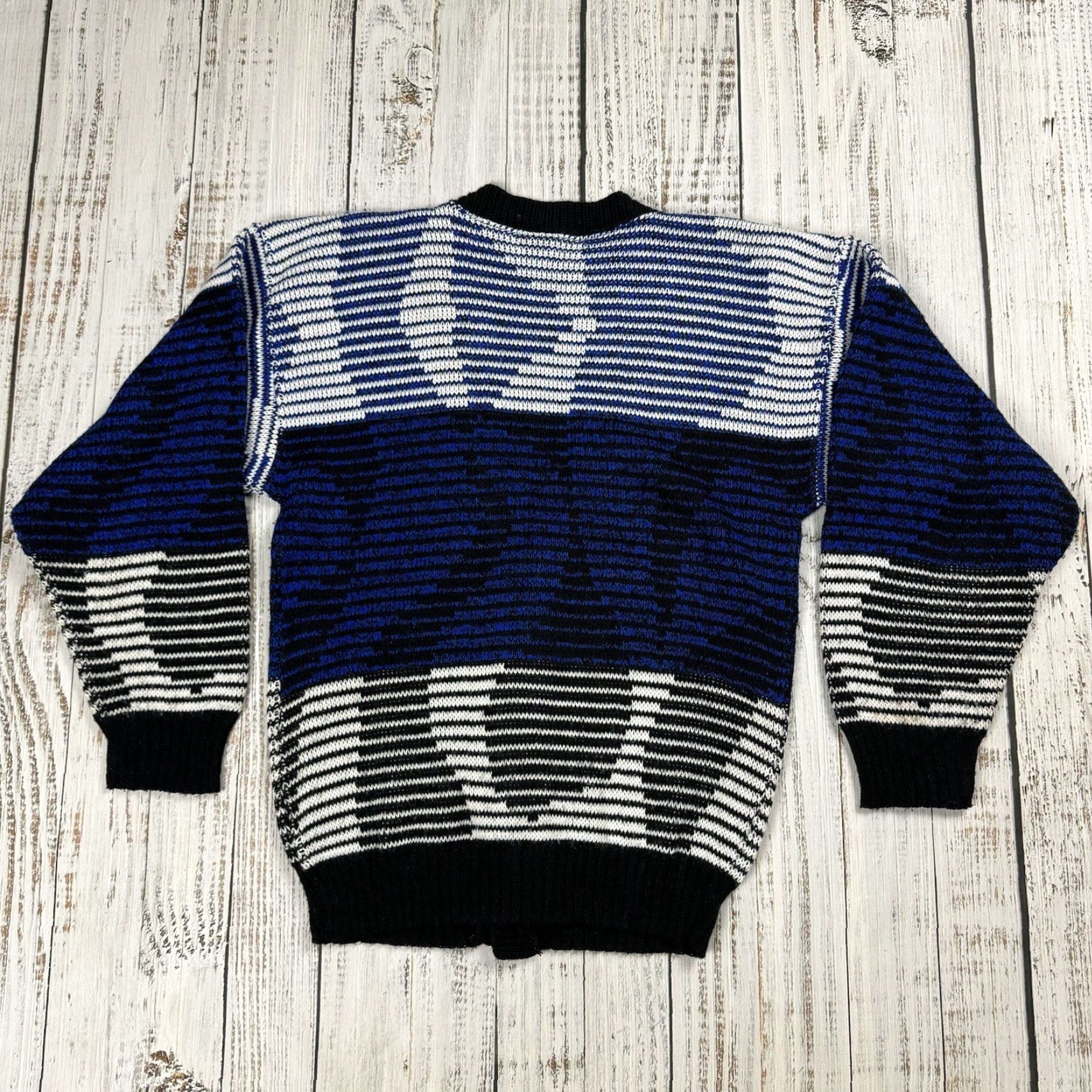 Vintage Vintage Scandia Geometric Pattern Button Cardigan Mens S USA Blue White Knit Sweater 80s 90s Bohemian Size US S / EU 44-46 / 1 - 7 Thumbnail