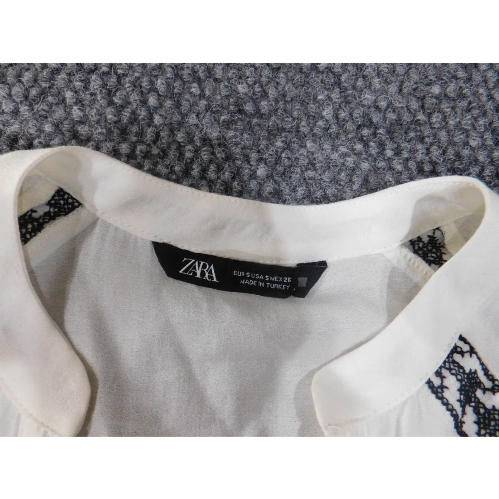 Zara Zara Womens Button-Up Shirt V-Neck Geometric White Small Casual Long Sleeve Regular Fit Stretch Knit Viscose Basic Summer Winter Womens Size S / US 4 / IT 40 - 7 Thumbnail