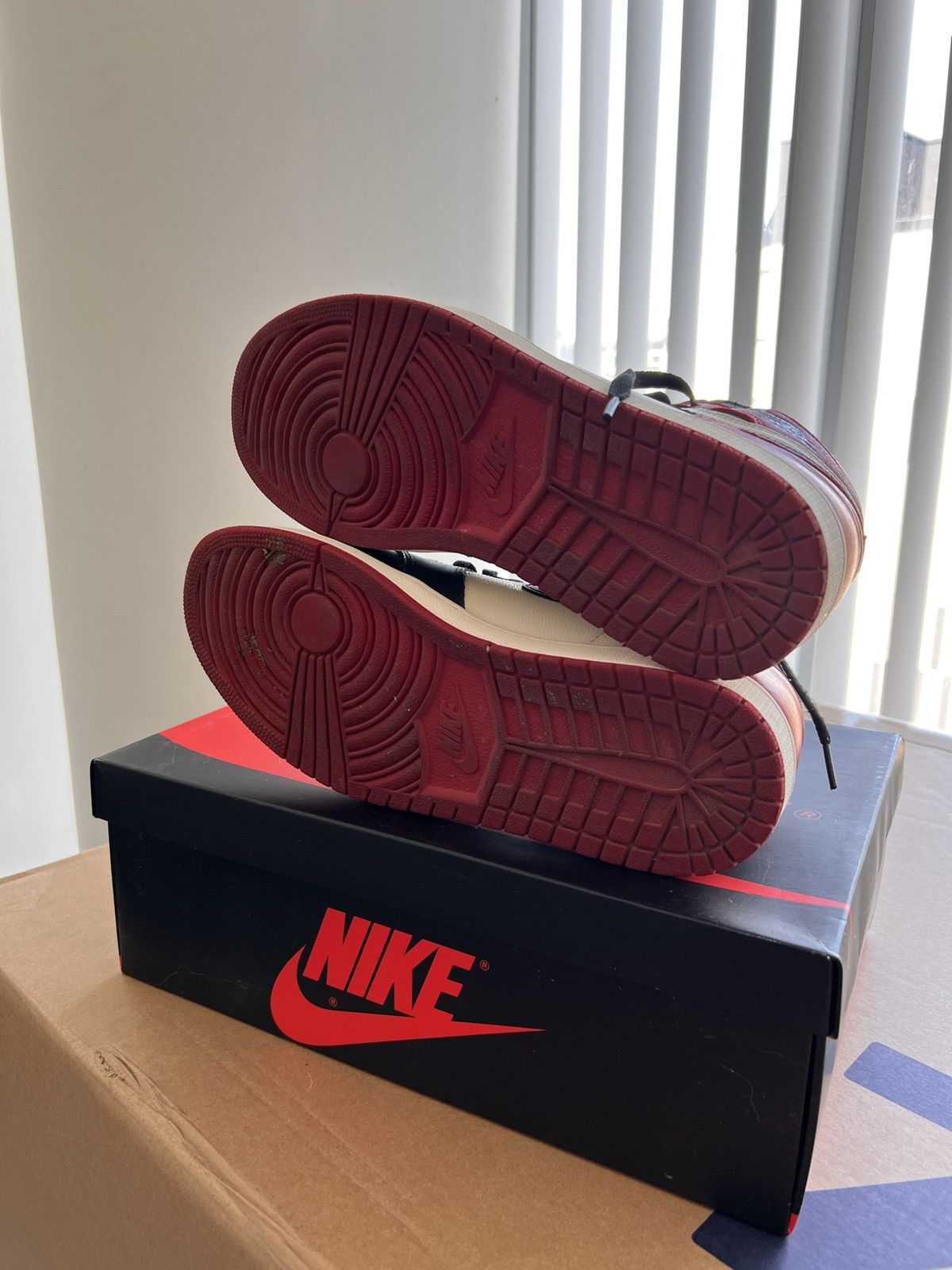 Jordan Brand Air Jordan Retro 1 High Bred Toe Size US 10.5 / EU 43-44 - 5 Thumbnail