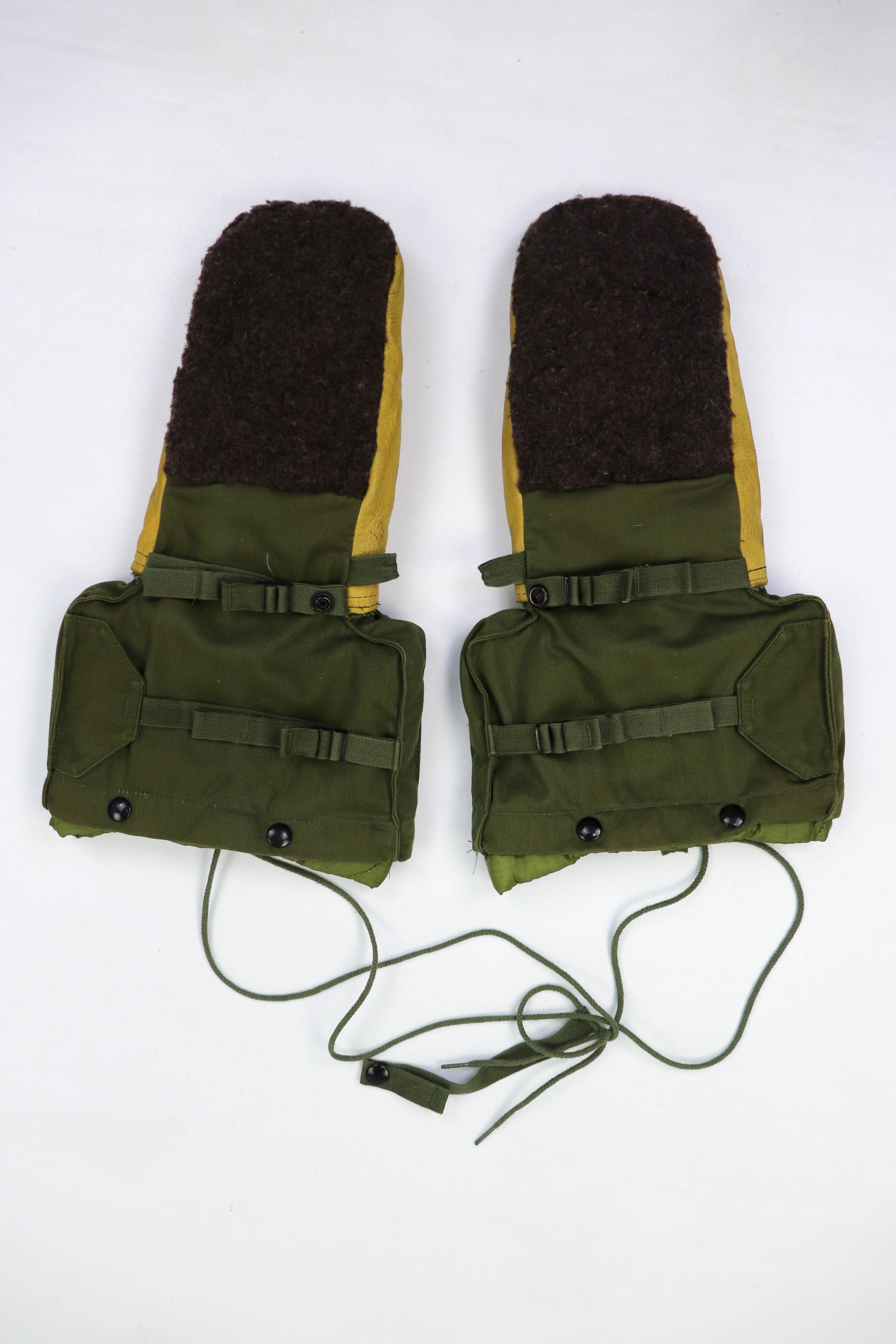 Vintage Vintage Mitten Set Arctic Extreme Cold Weather Khaki Gloves Size ONE SIZE - 5 Thumbnail