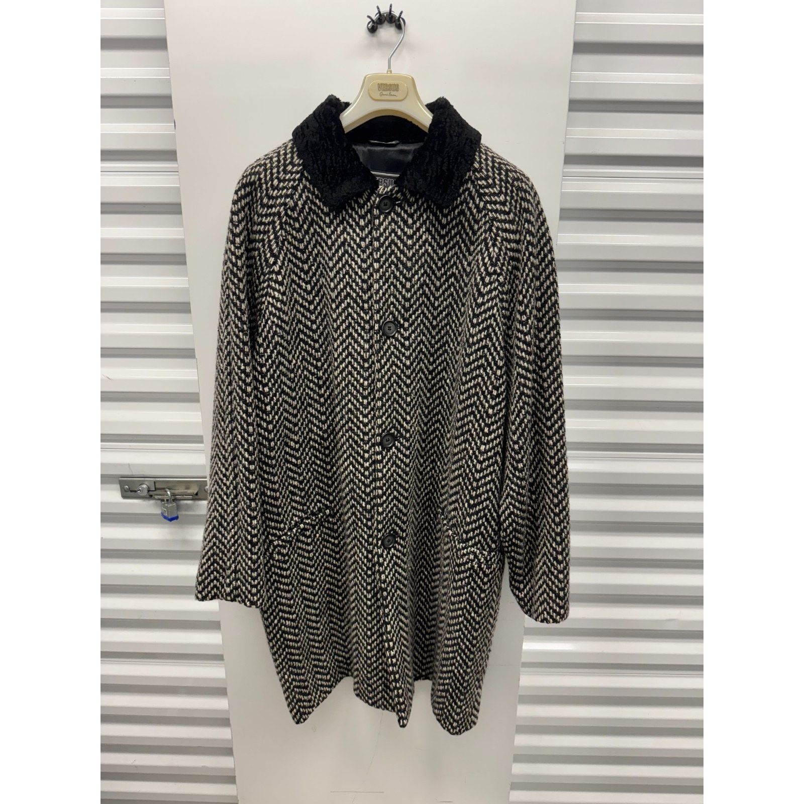 Versus Versus Gianni Versace herringbone wool coat size 36/50 Size US L / EU 52-54 / 3 - 1 Thumbnail