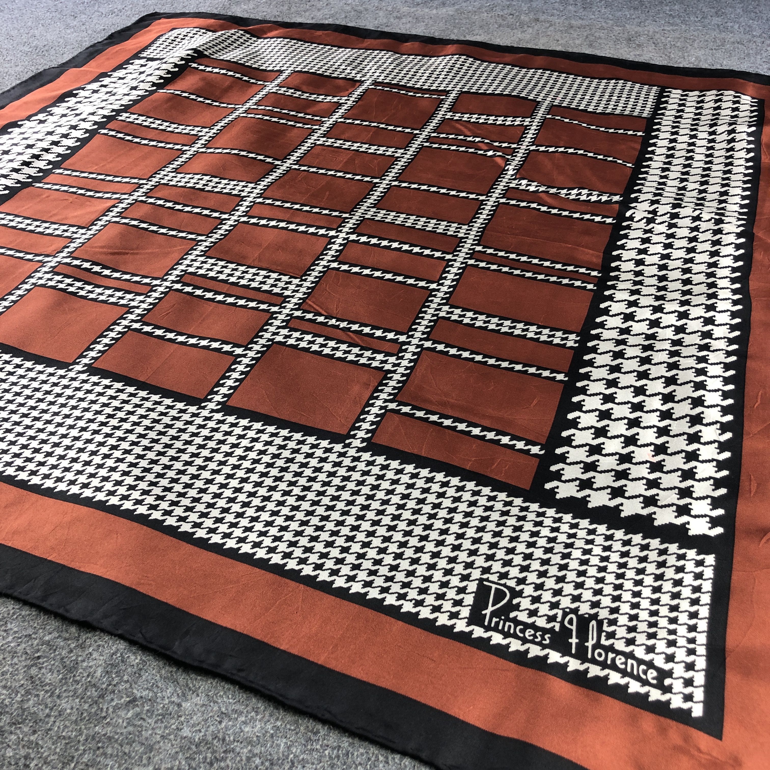 Japanese Brand Princess Florance Hand Rolled Houndstooth Silk Scarf M1060 Size ONE SIZE - 3 Thumbnail