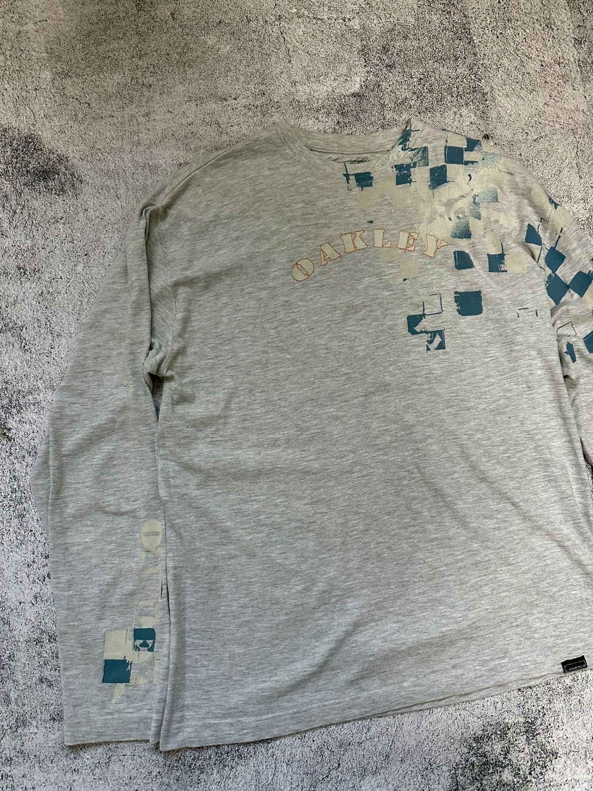Oakley Vintage Oakley Long Sleeve Centre Logo Size US L / EU 52-54 / 3 - 4 Thumbnail