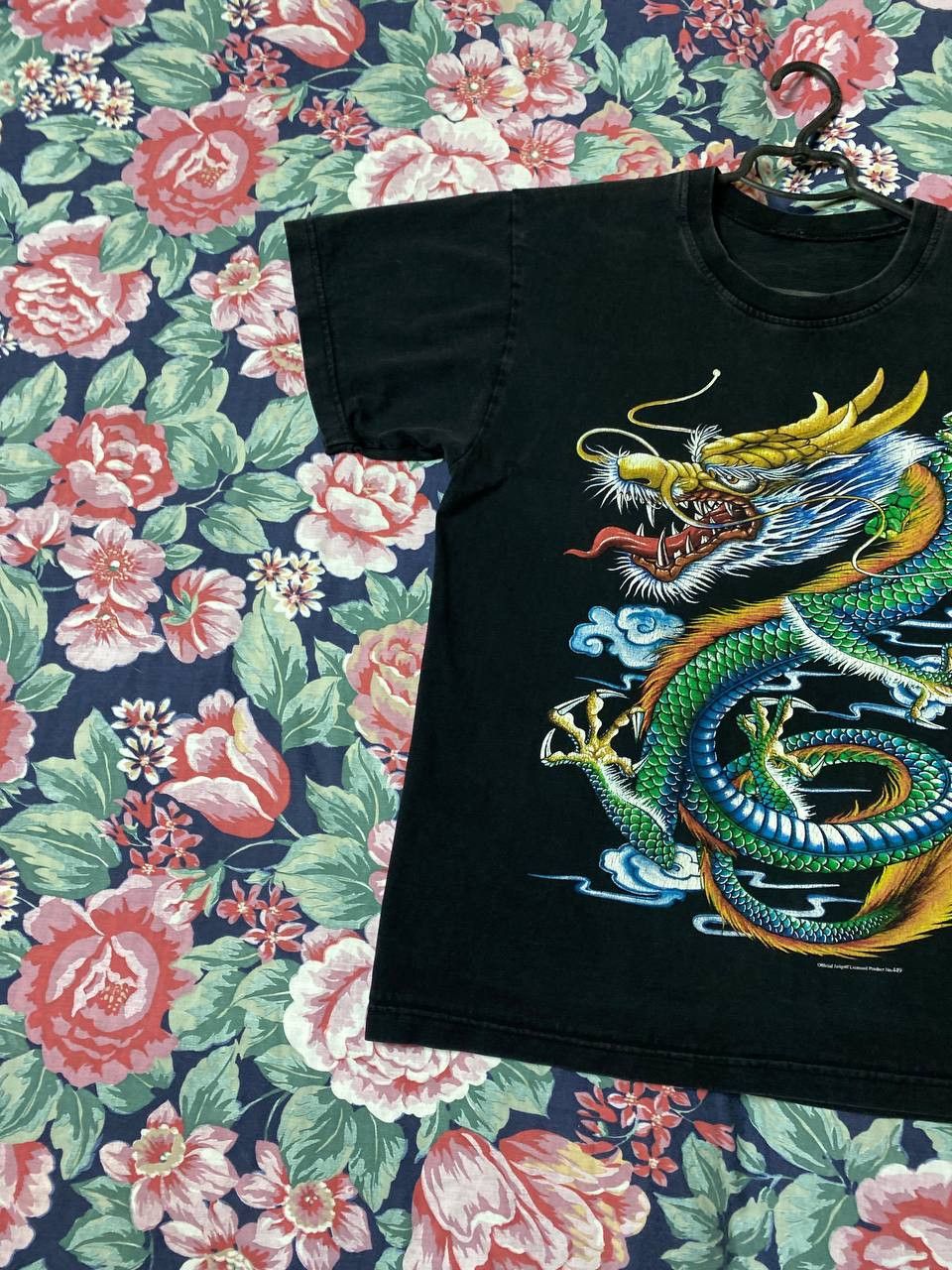 Band Tees × Vintage Vintage streetwear tee Dragon ower print Size US M / EU 48-50 / 2 - 14 Thumbnail