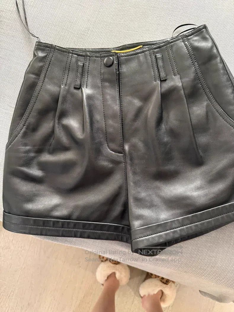 Saint Laurent Paris Saint Laurent Paris size F34 Black Leather Shorts Size 25" / US 0 / IT 36 - 1 Thumbnail