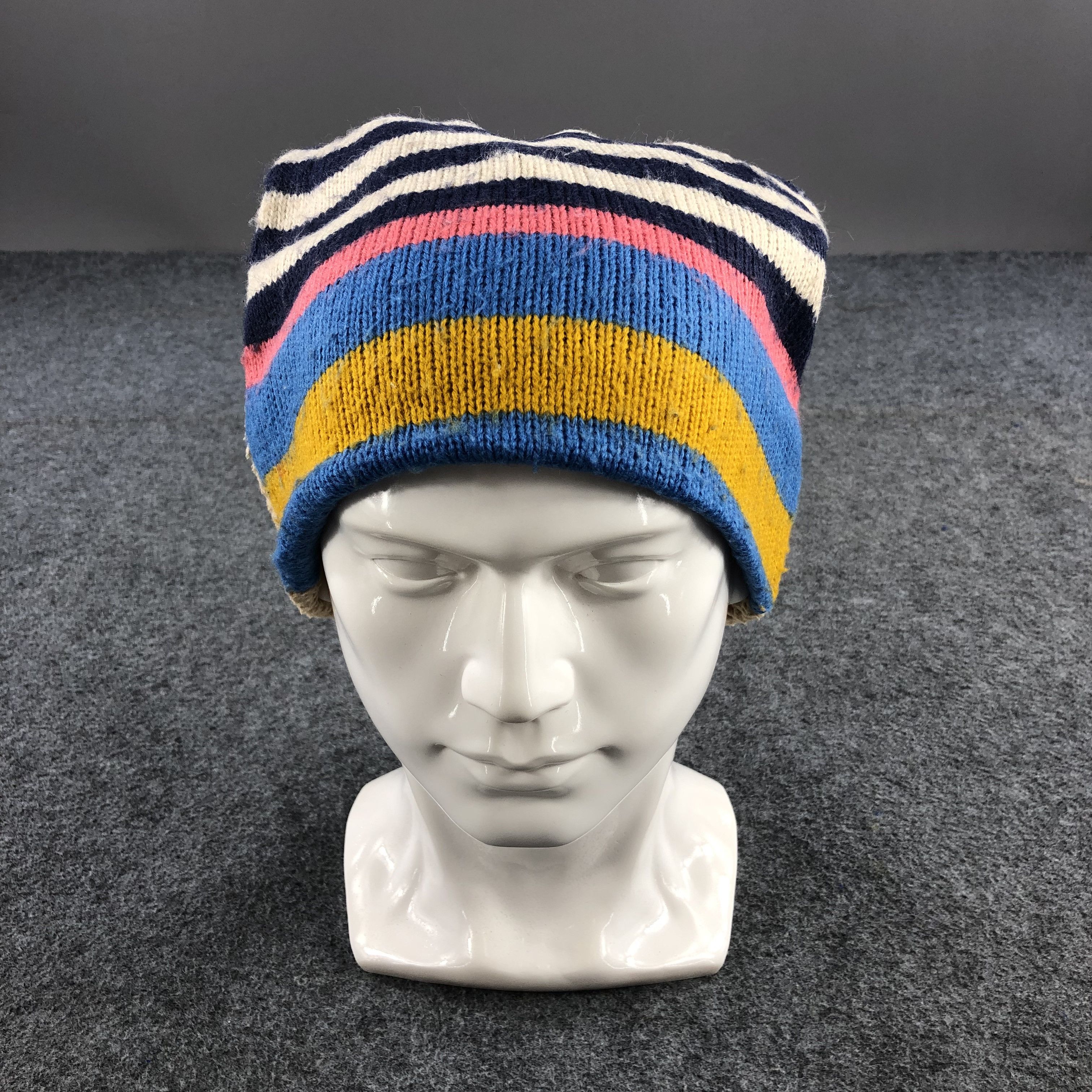 Vintage Striped Bobble Beanie Snowcap Snow Hat B128 Size ONE SIZE - 1 Thumbnail