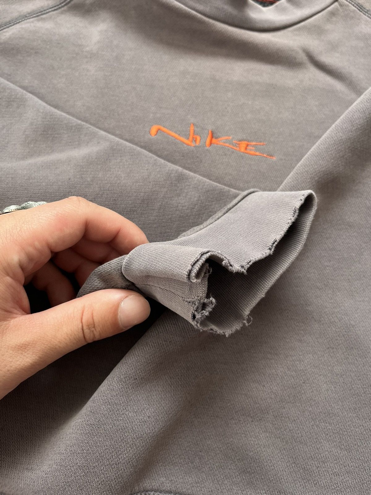 Nike Vintage Nike Y2K Faded Grey Distressed Sweatshirt Size M Size US M / EU 48-50 / 2 - 10 Thumbnail