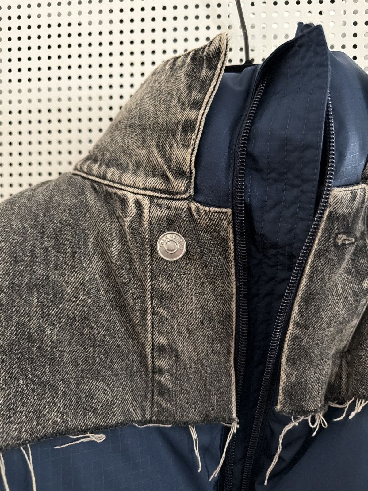 Balenciaga Balenciaga Oversized Blue Down Puffer w/ Faded Denim Size US S / EU 44-46 / 1 - 2 Thumbnail