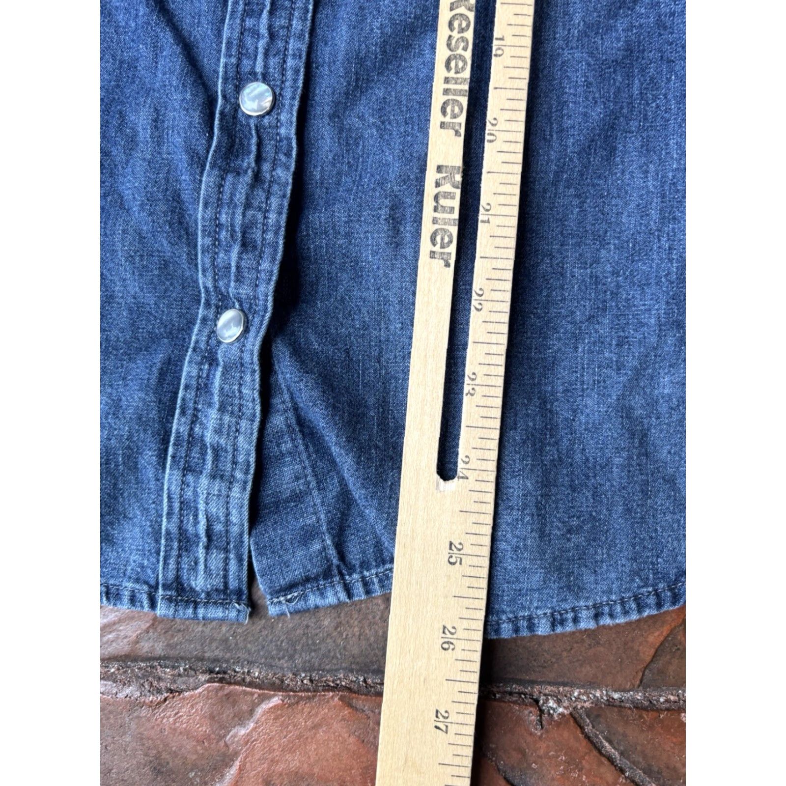 Vintage VINTAGE Y2K J Crew Chambray Western Pearl Button Shirt Women’s 2 Regular Blue Long Sleeve Confirms Cowgirl style Mens Womens Girls Size XS / US 0-2 / IT 36-38 - 6 Thumbnail