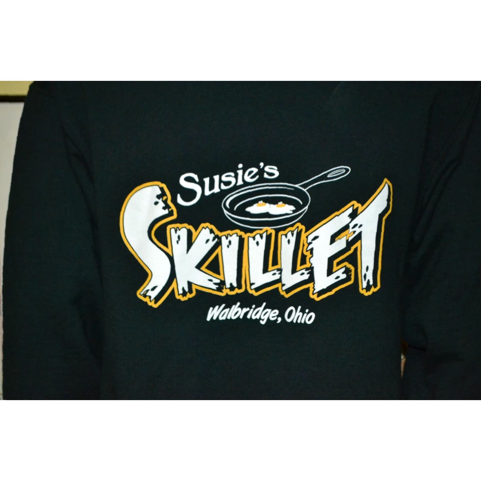 Jerzees Jerzees Hoodie Susie's Skillet Walbridge OH Restaurant Medium Black Long Sleeve Pullover Hooded Men Shirt Sweatshirt Size US M / EU 48-50 / 2 - 3 Thumbnail