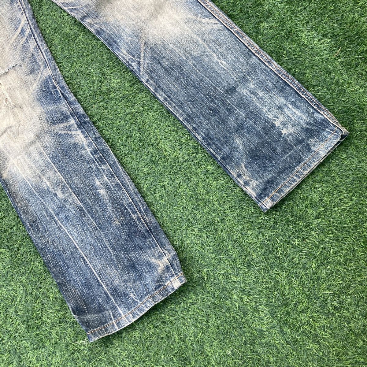 Edwin DISTRESSED EDWIN 503 FLARED JEANS Size US 29 - 5 Thumbnail