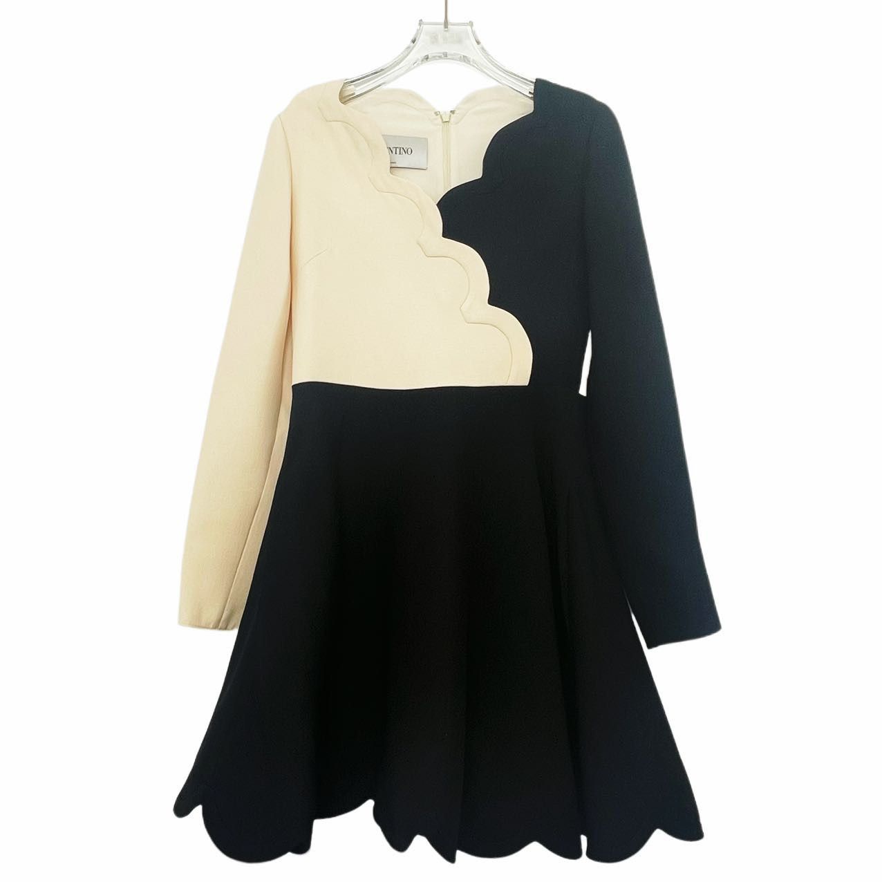 Valentino Valentino Wavy V-neck Color Block Dress K26WX Size XS / US 0-2 / IT 36-38 - 1 Thumbnail