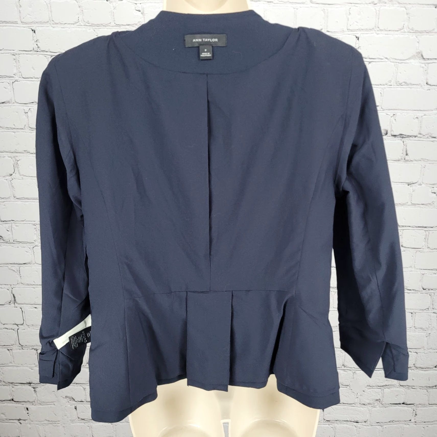 Ann Taylor Ann Taylor Blazer 8 Navy Stretch Buttoned 3/4 Sleeve Collarless Suit Jacket Size M / US 6-8 / IT 42-44 - 6 Thumbnail