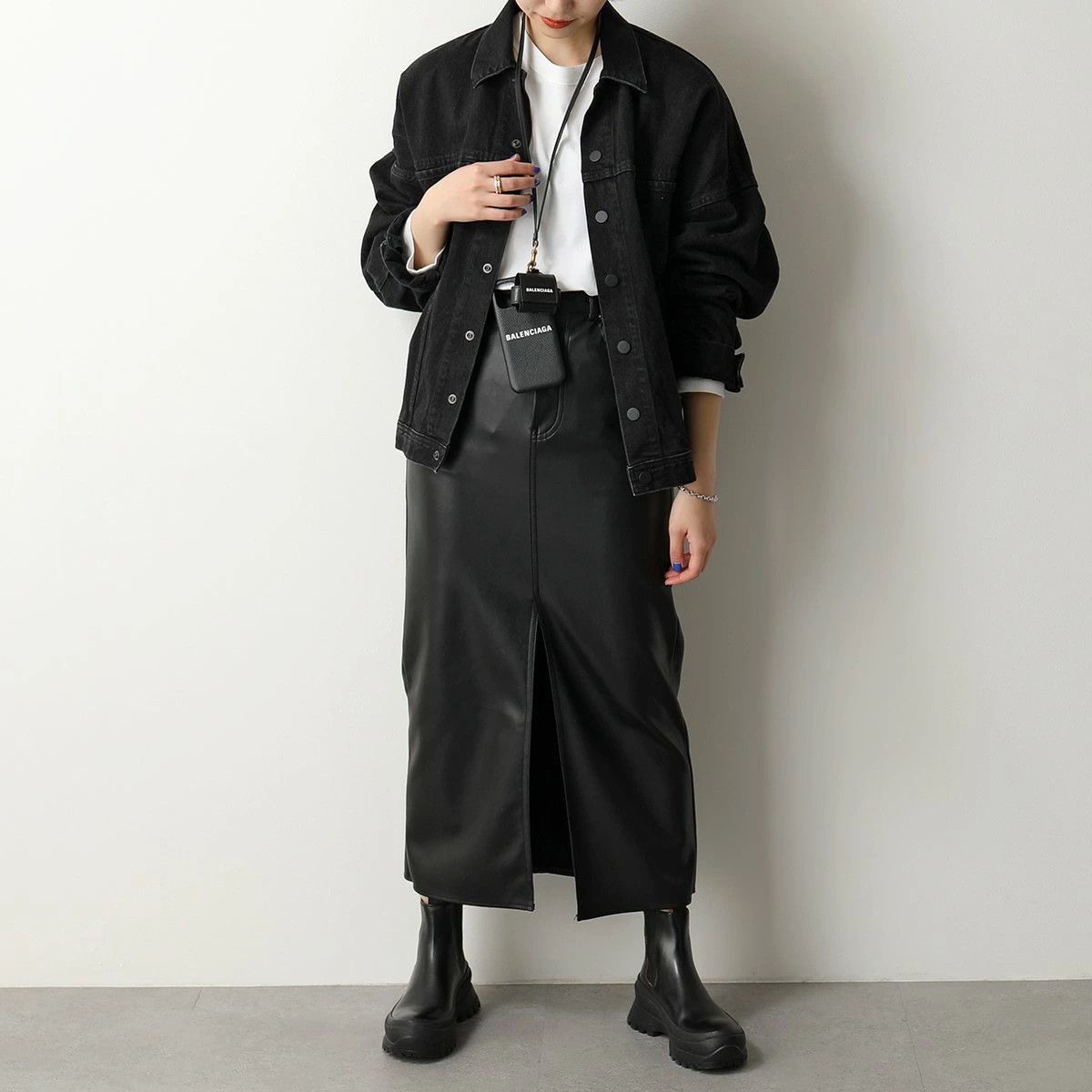 Balenciaga o1srvl11e0225 Size: OS / Cash Phone and Earpods Holder Size ONE SIZE - 2 Thumbnail