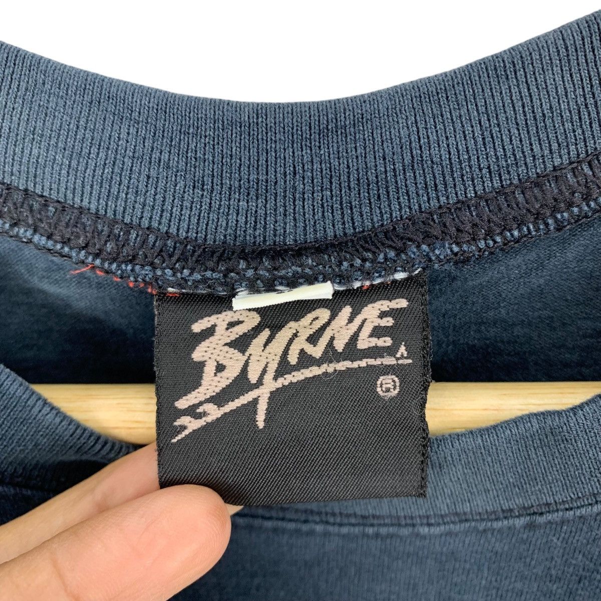 Vintage Vintage 90s BRYNE Handcrafted Originals SurfSurfboard Tshirt Size US L / EU 52-54 / 3 - 7 Thumbnail