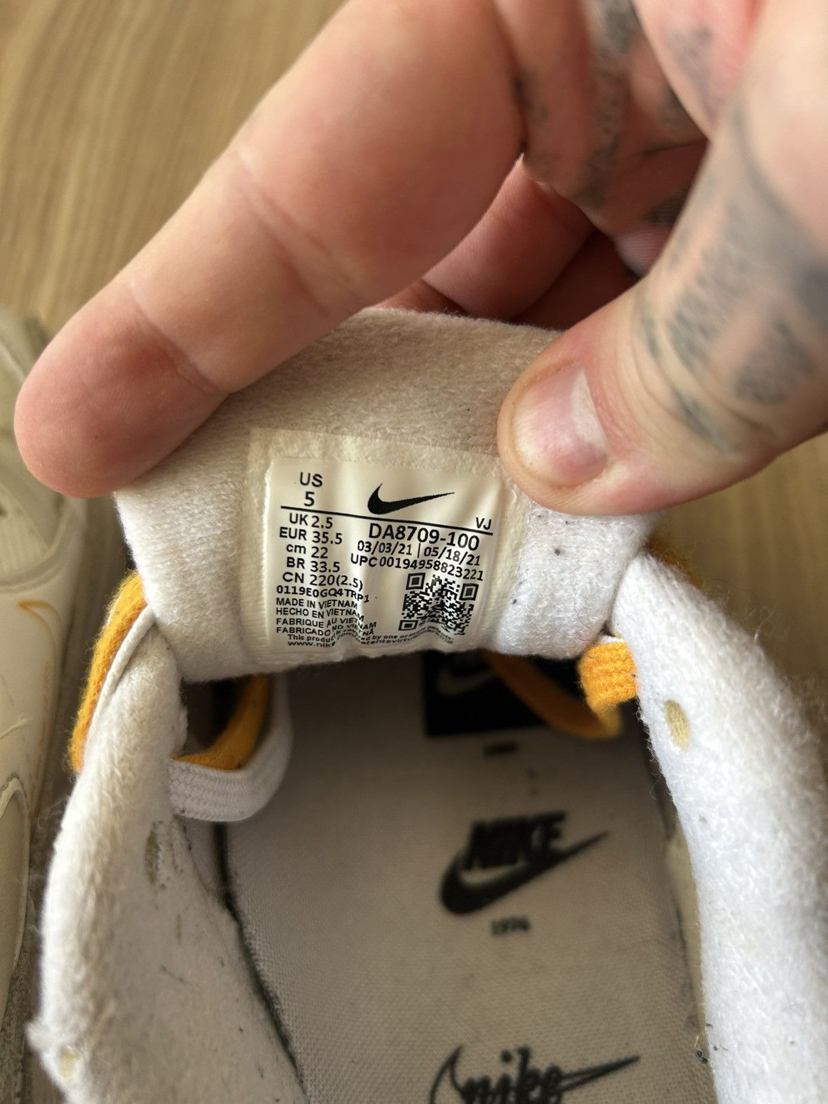Nike Nike Airmax 90 Gold Emblem Size US 5 / IT 35 - 5 Thumbnail