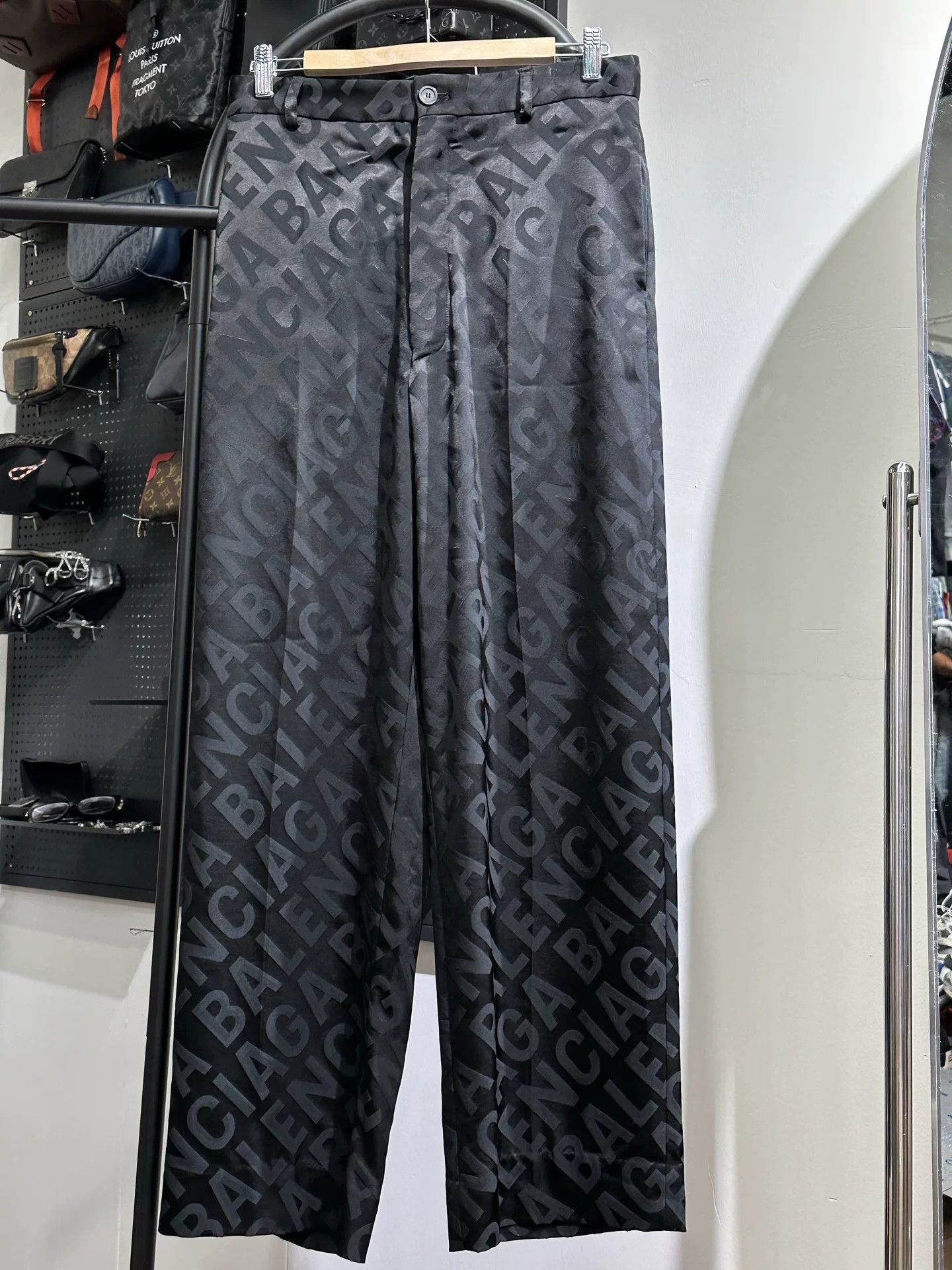 Balenciaga Balenciaga Retro Casual Pants XS Men Size US 28 / EU 44 - 1 Thumbnail