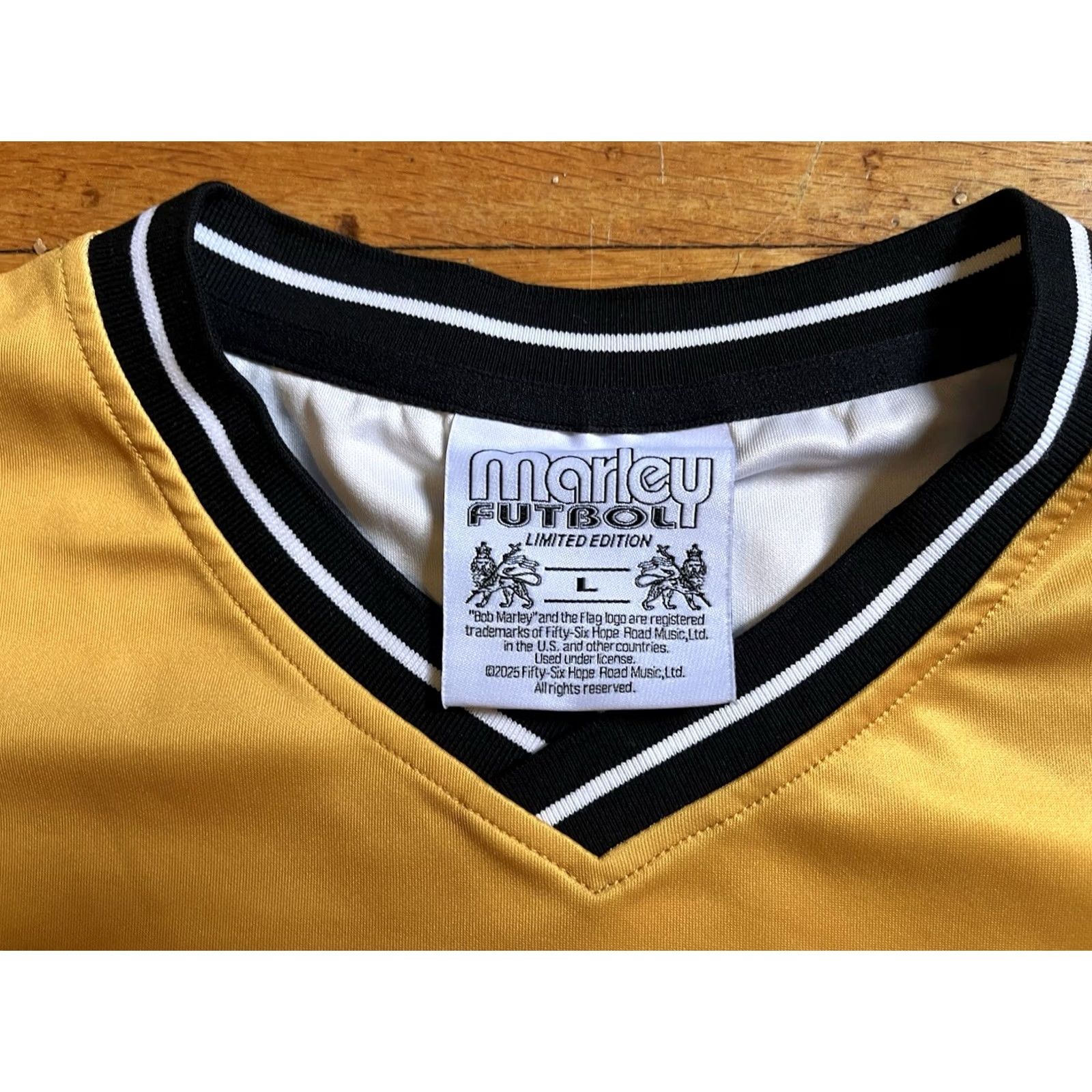 Vintage Marley Futbol Bob Marley Futbol Rasta 45 Soccer Jersey T-Shirt Men's L Yellow V-Neck Short Sleeve Size US L / EU 52-54 / 3 - 5 Thumbnail