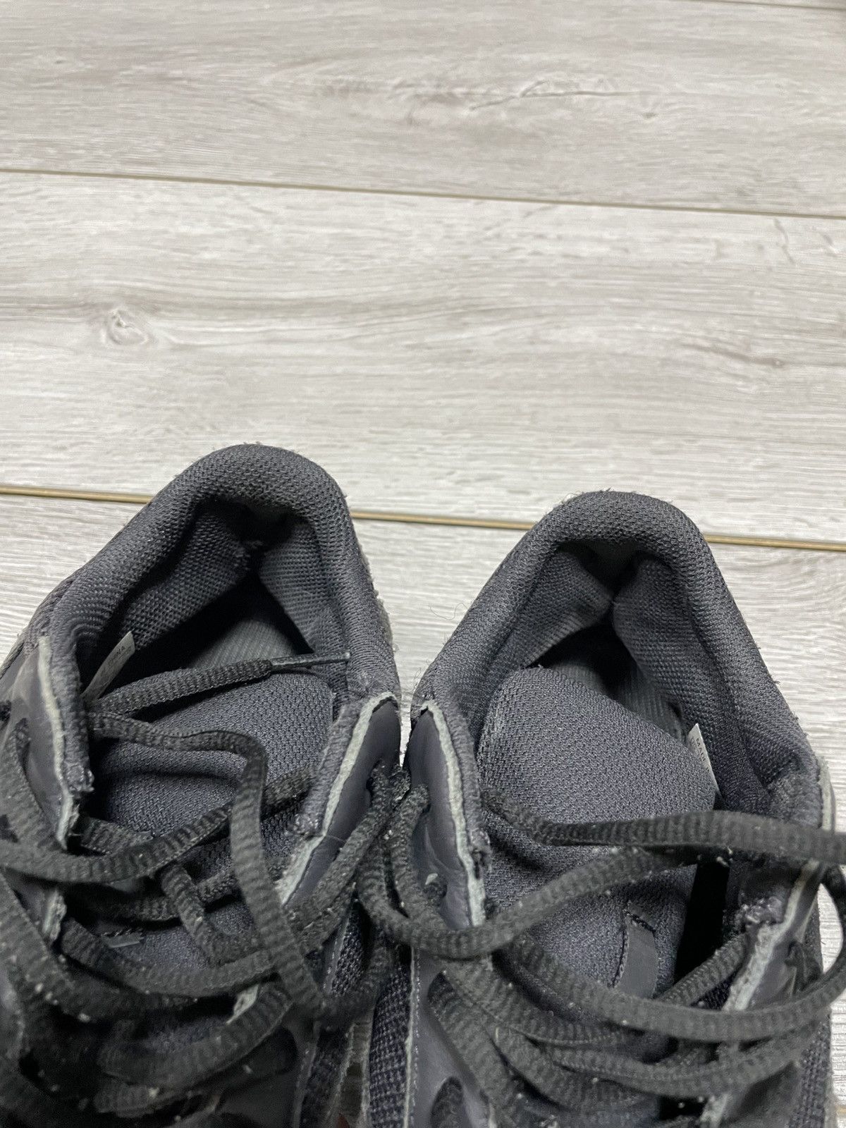 Adidas Yeezy 700 Utility Black Size US 8.5 / EU 41-42 - 9 Thumbnail