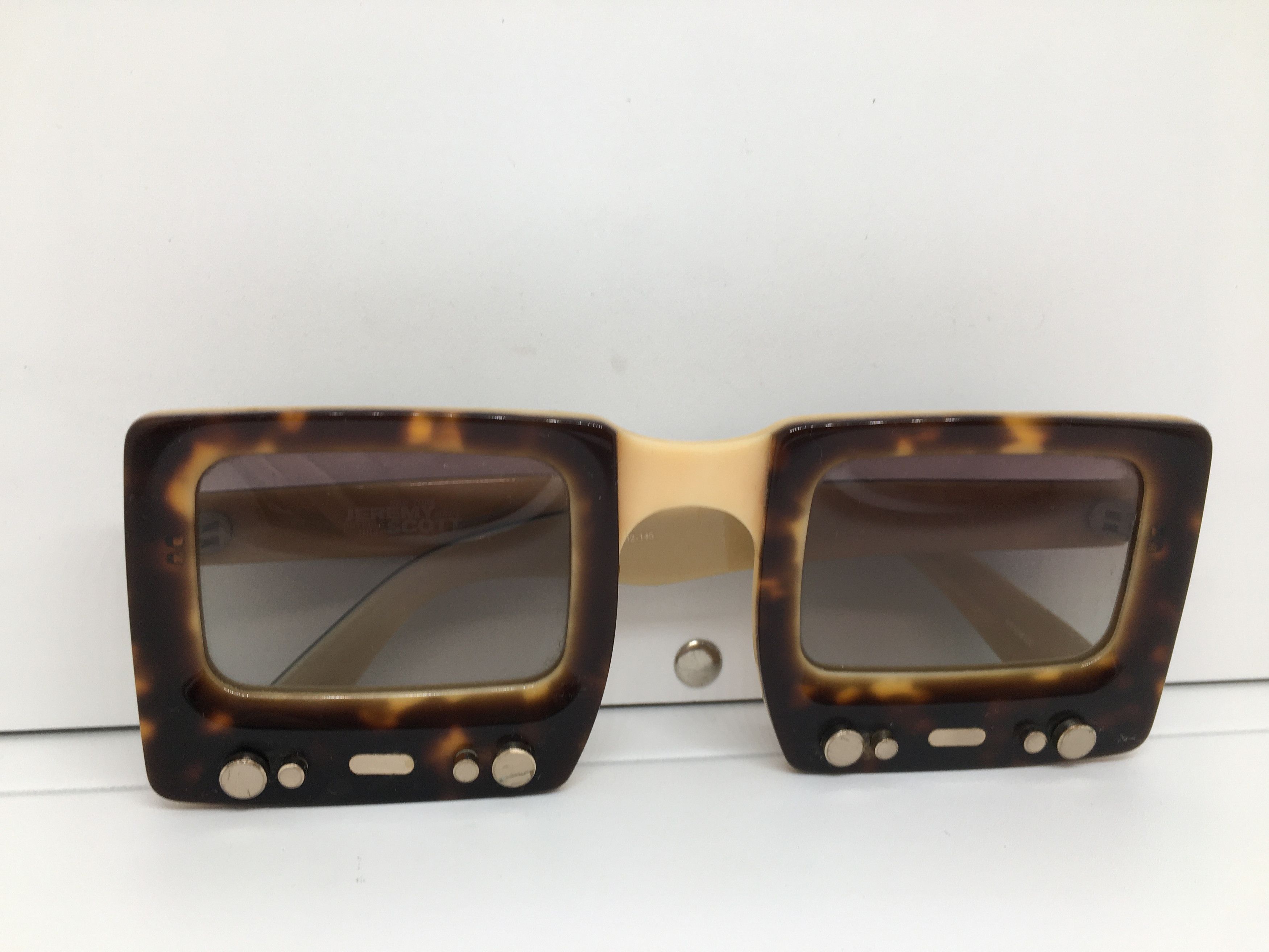 Vintage Vintage JEREMY SCOTT BEVERLY HILLS POP ART SUNGLASES Size ONE SIZE - 8 Thumbnail