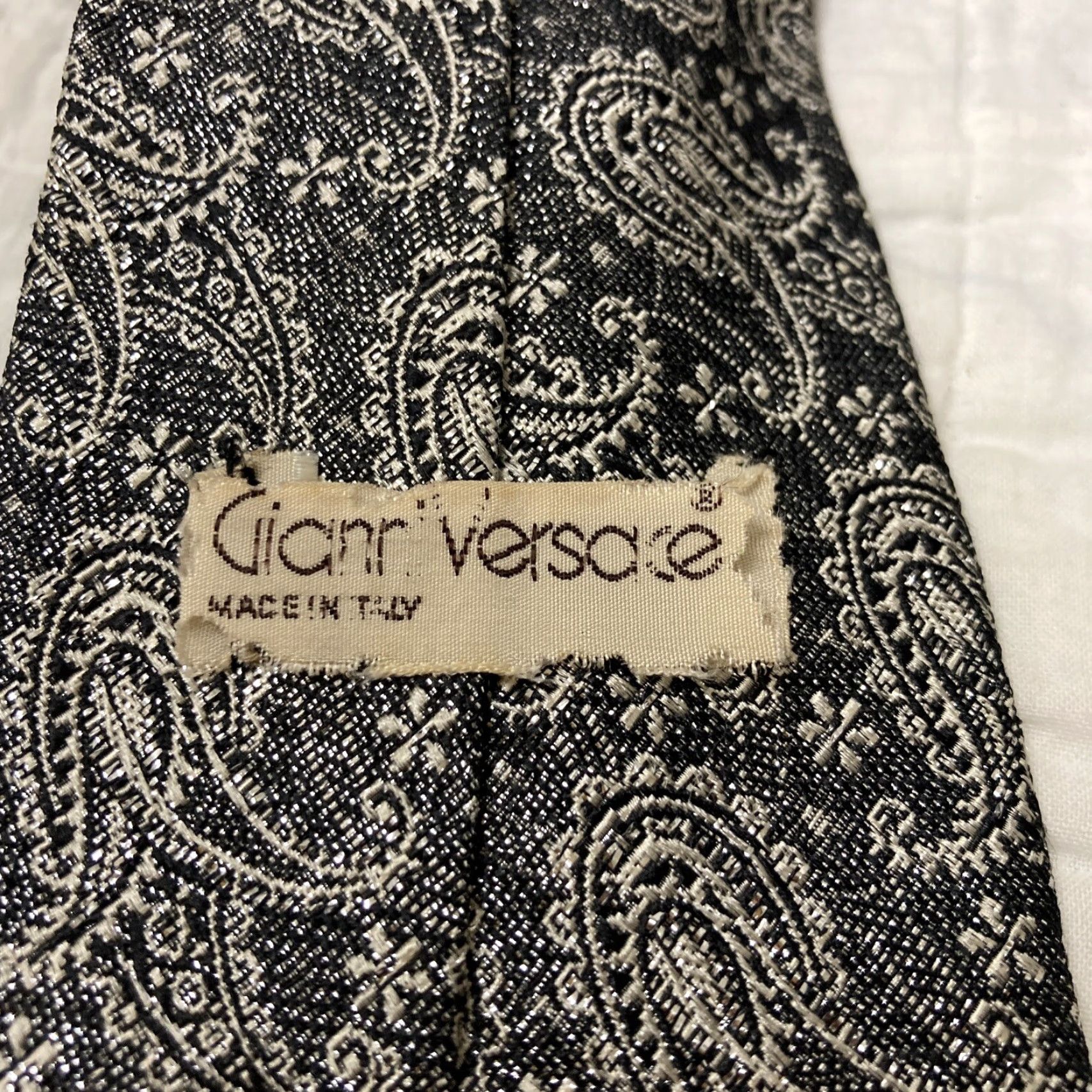Versace VINTAGE Gianni Versace Paisley Tie Men Silk Made in italy Fashion Designer Classic 57"-60" Silver Mens Size ONE SIZE - 4 Thumbnail