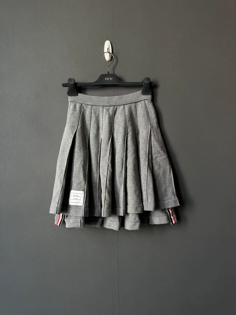 Thom Browne Thom browne Gray pleated skirt 2503-Nextarrow Size 24" / US 00 / IT 34 - 1 Thumbnail