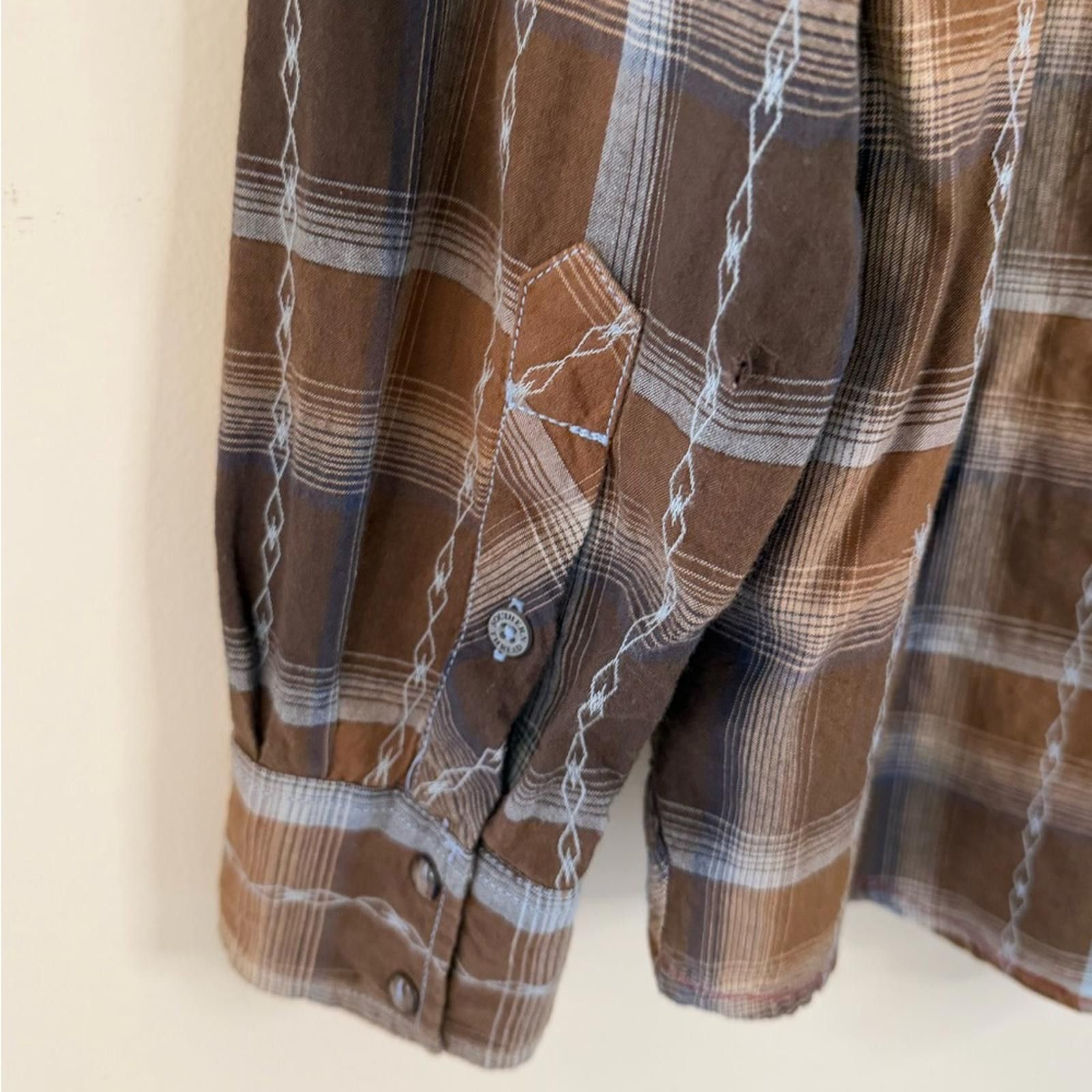 Other Southern Thread western embroidered cowboy rodeo shirt SZ LG Size US L / EU 52-54 / 3 - 7 Thumbnail