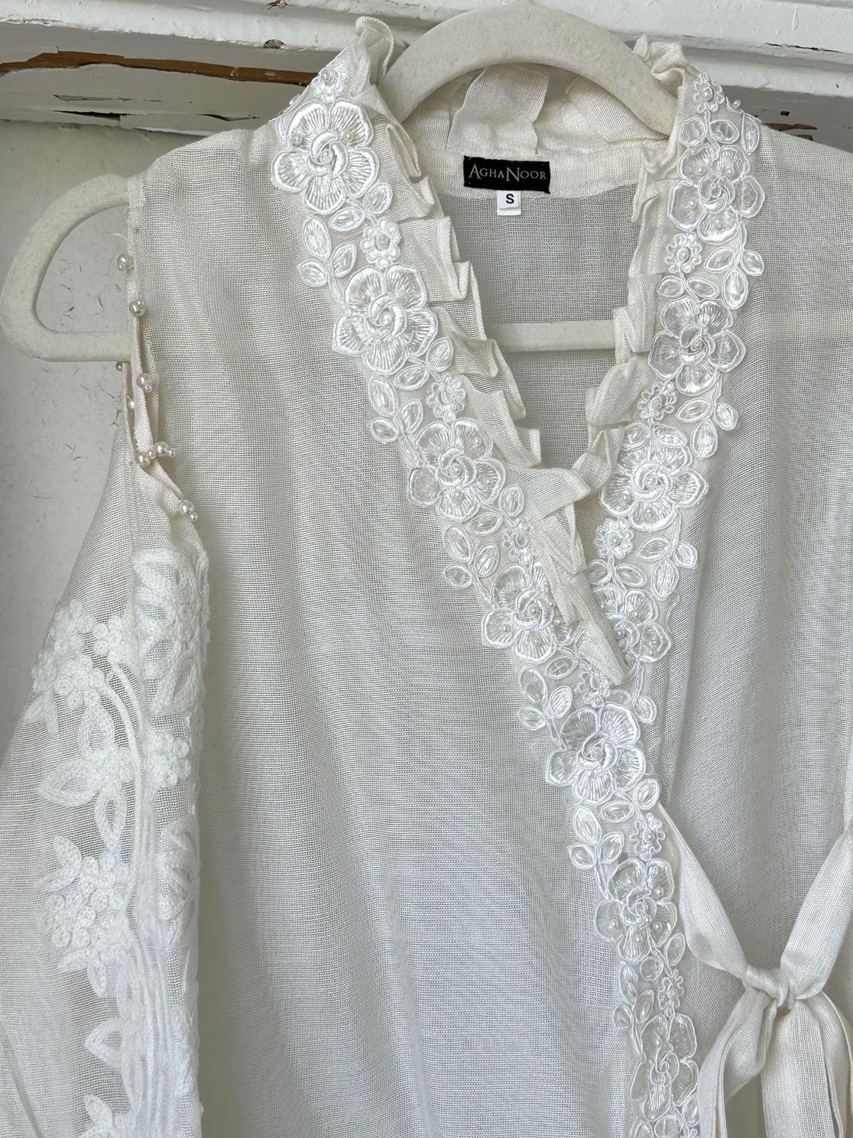 Vintage Vintage Mesh White Embroidered Flowers Blouse Size S / US 4 / IT 40 - 6 Thumbnail
