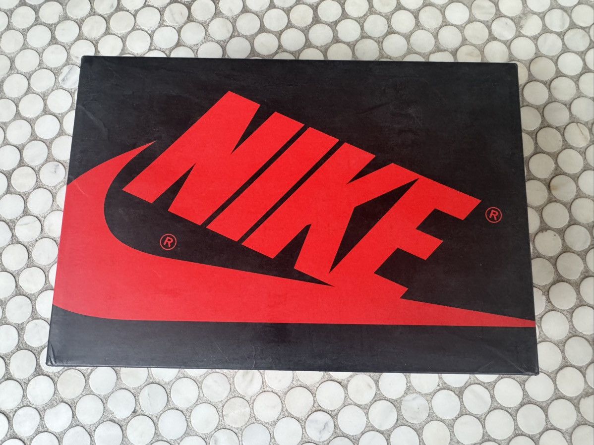 Jordan Brand Mismatched 8.5 Left 9.5 Right 2015 Jordan 1 Retro Low Shadow Size US 9 / EU 42 - 9 Thumbnail