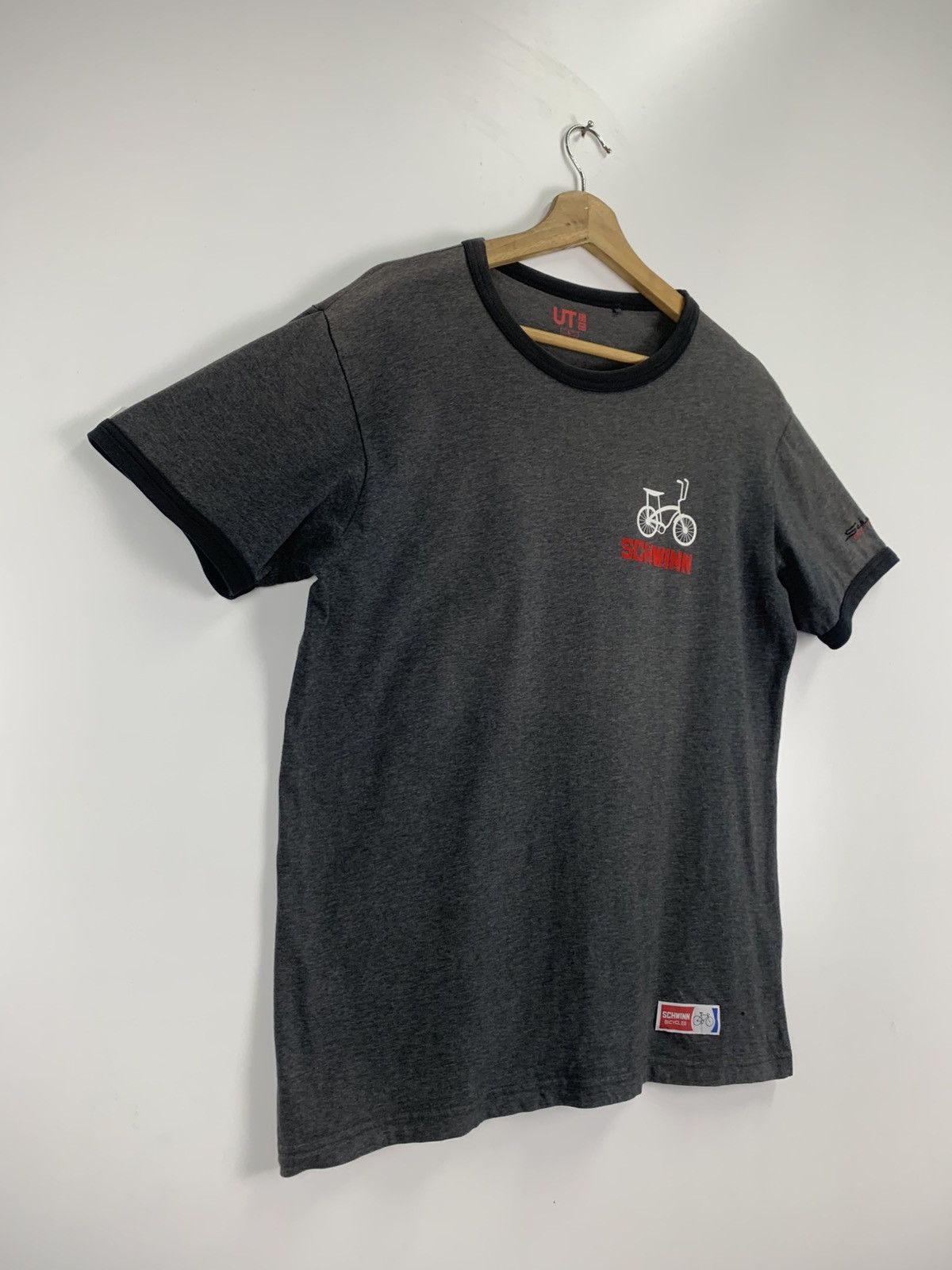 Uniqlo Chwinn Uniqlo T-Shirt Size US L / EU 52-54 / 3 - 5 Thumbnail