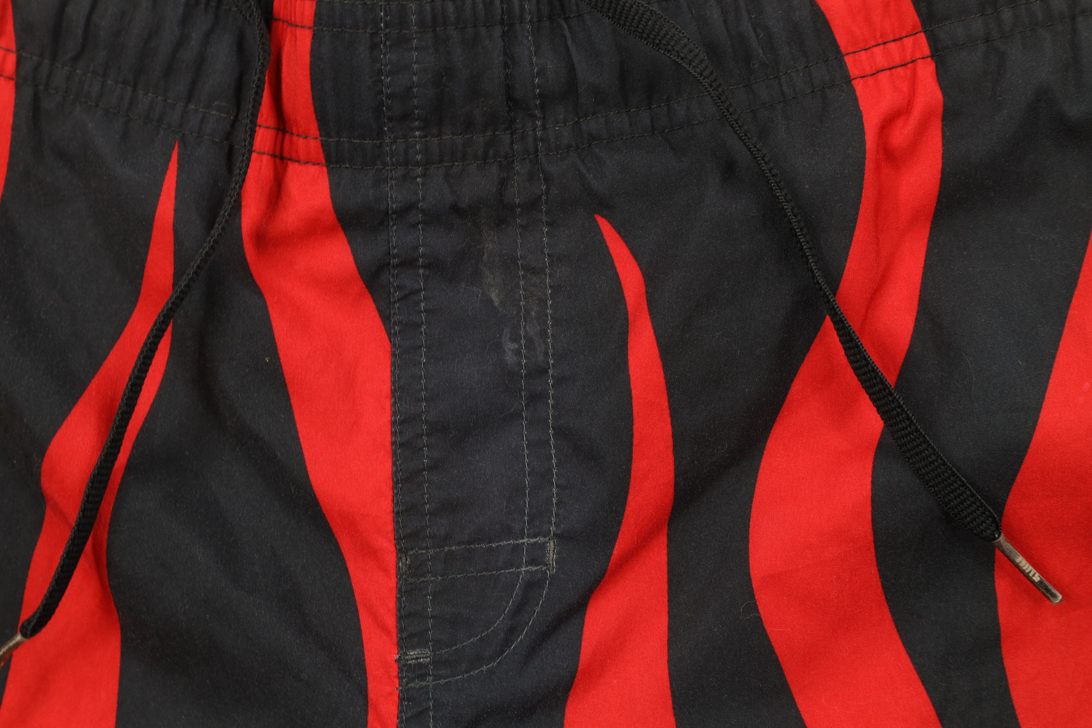 Vintage Vintage Nike Scott Mini Swoosh Fire Flames Lined Shorts Size US 30 / EU 46 - 6 Thumbnail