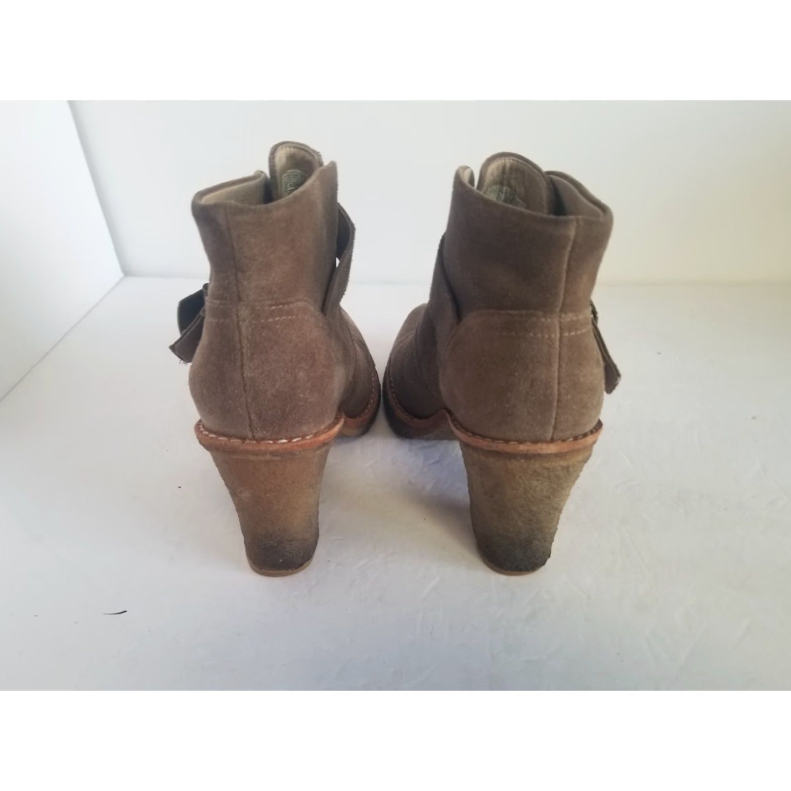 Ugg UGG Brienne Bootie Womens Suede Ankle High Heel Boots Crepe Sole Brown Size 7.5 Size US 8 / IT 38 - 3 Thumbnail