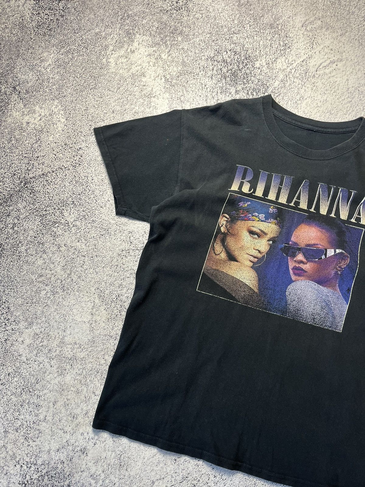 Band Tees Rihanna Vintage big logo Gildan band tee shirt Size US M / EU 48-50 / 2 - 4 Thumbnail