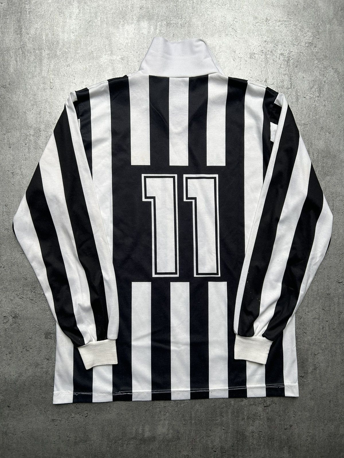 Kappa Vintage Juventus 1989-90 Home Shirt Jersey Rare 11 Size US M / EU 48-50 / 2 - 2 Thumbnail