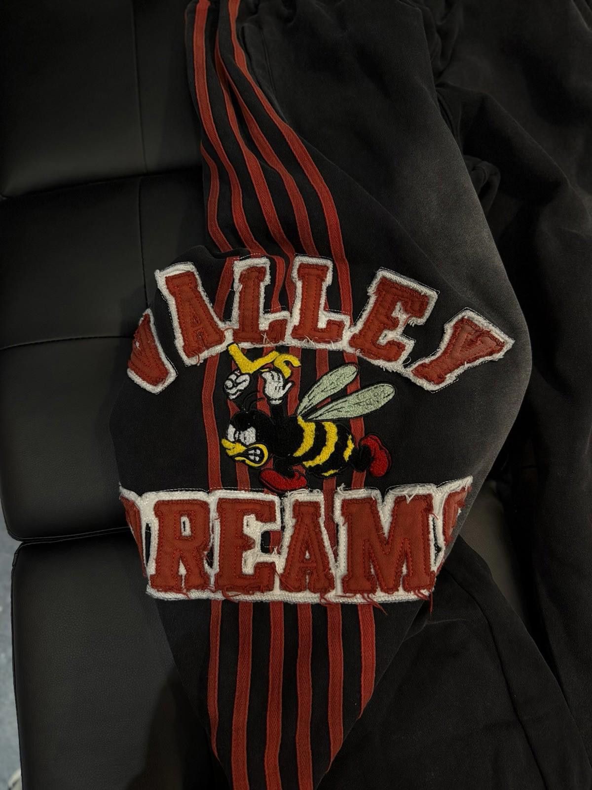 Vale Valley Black Red “Bee” Drawstring Sweatpants Size Large Size US 34 / EU 50 - 4 Thumbnail