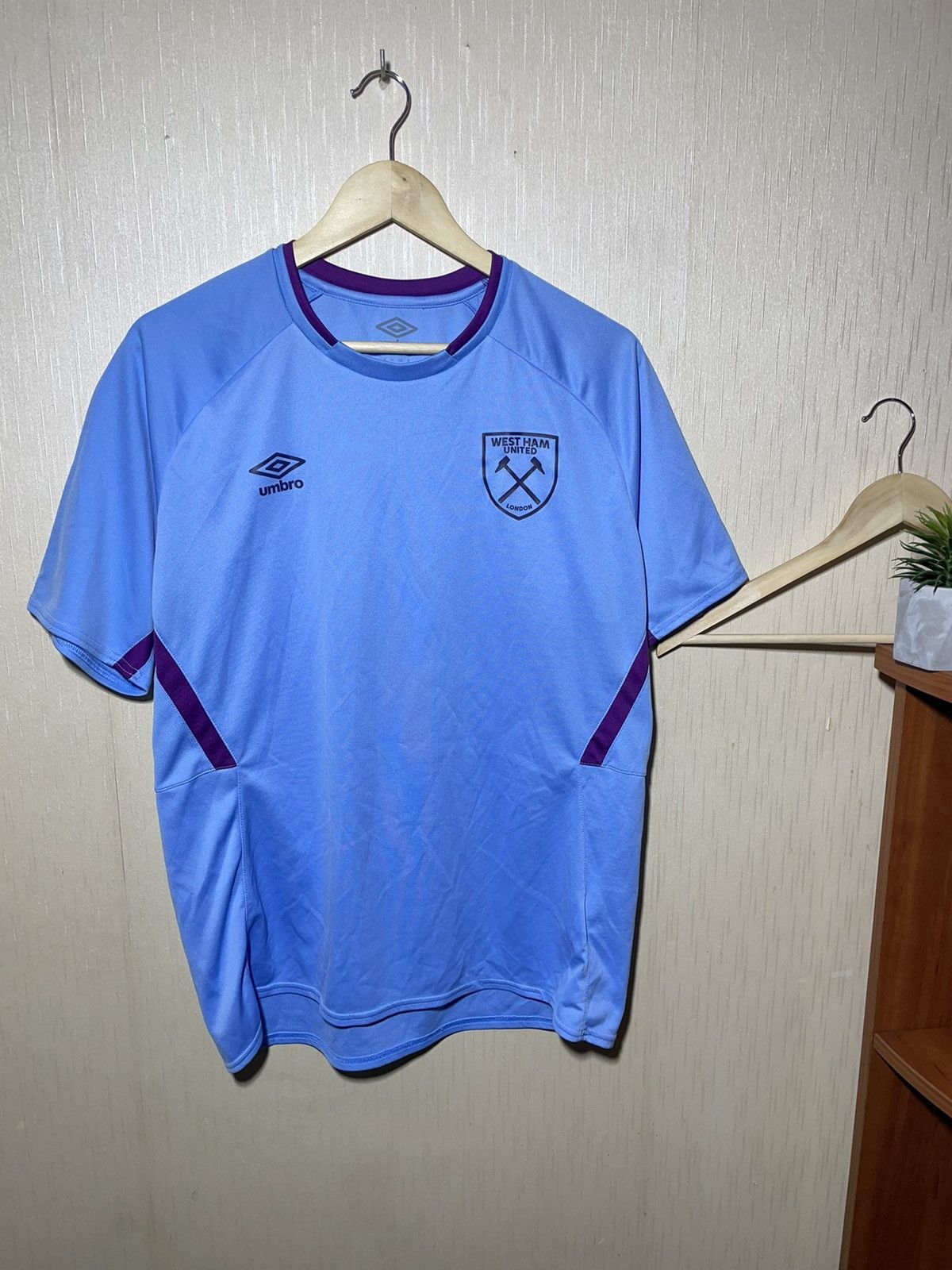 Umbro Umbro West Ham United soccer jersey Size US XL / EU 56 / 4 - 1 Thumbnail
