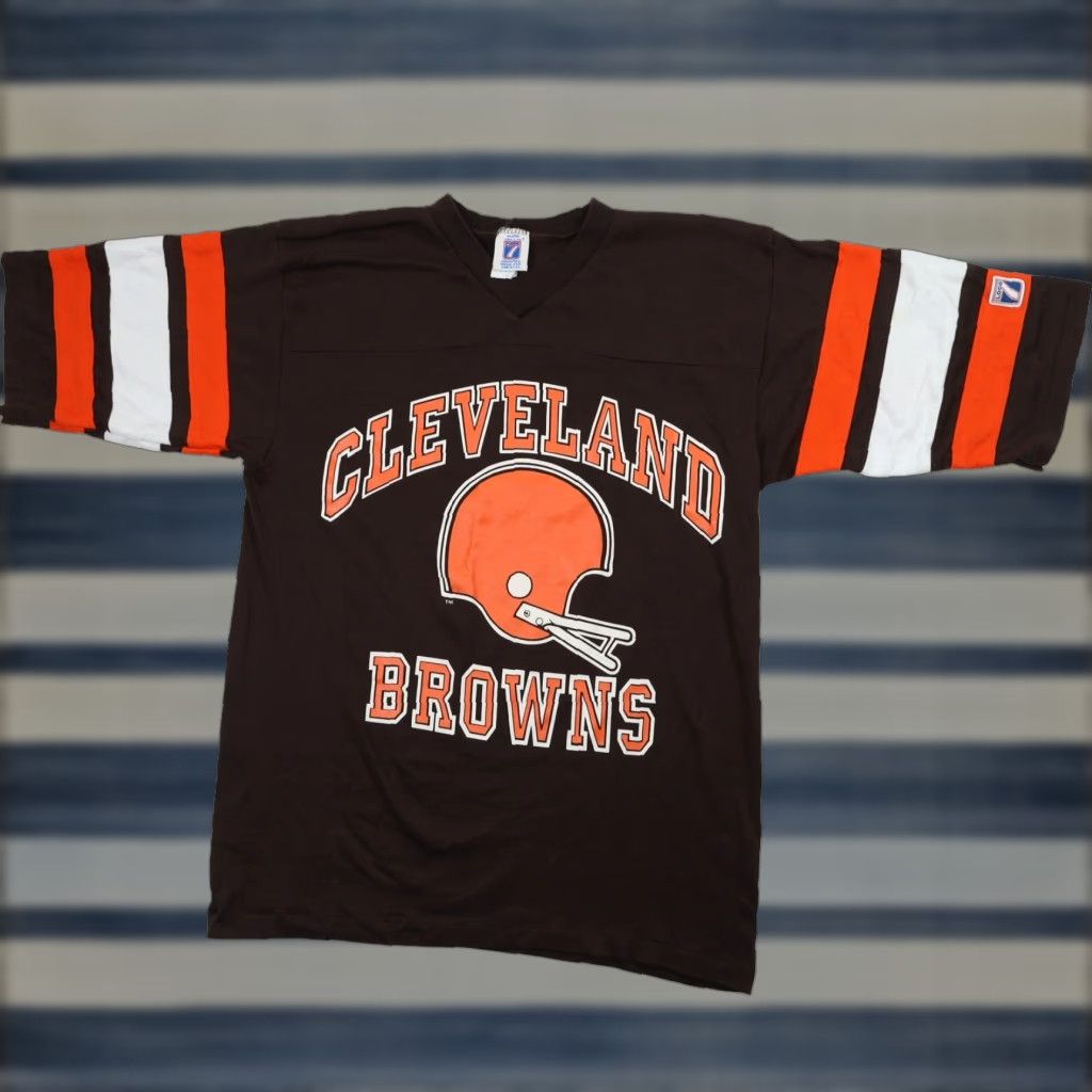 Vintage VINTAGE Cleveland Browns T-Shirt Logo 7 Mens Medium Brown Graphic Shirt Size US M / EU 48-50 / 2 - 1 Thumbnail