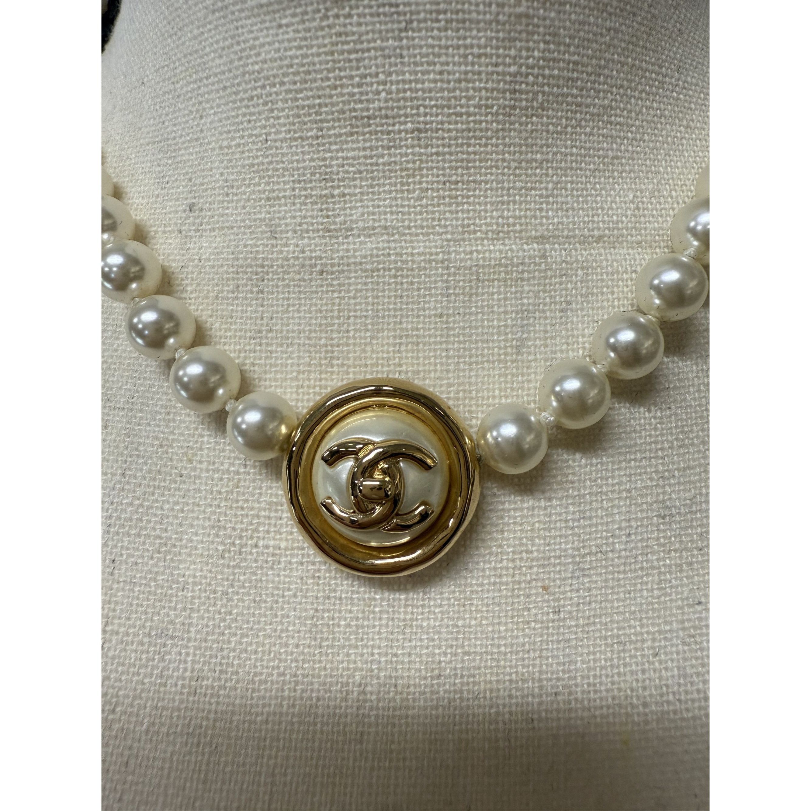 Chanel Chanel Gold-Tone Pearl Necklace With CC Logo Pendant & Adjus Size ONE SIZE - 5 Thumbnail