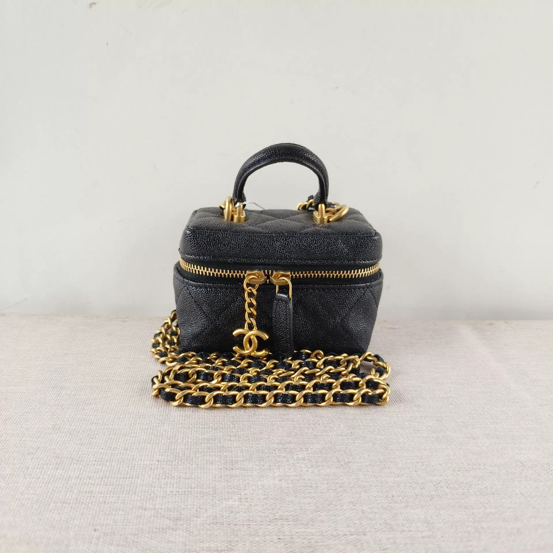 Chanel Pre-loved Bag Very good condition Size ONE SIZE - 1 Thumbnail