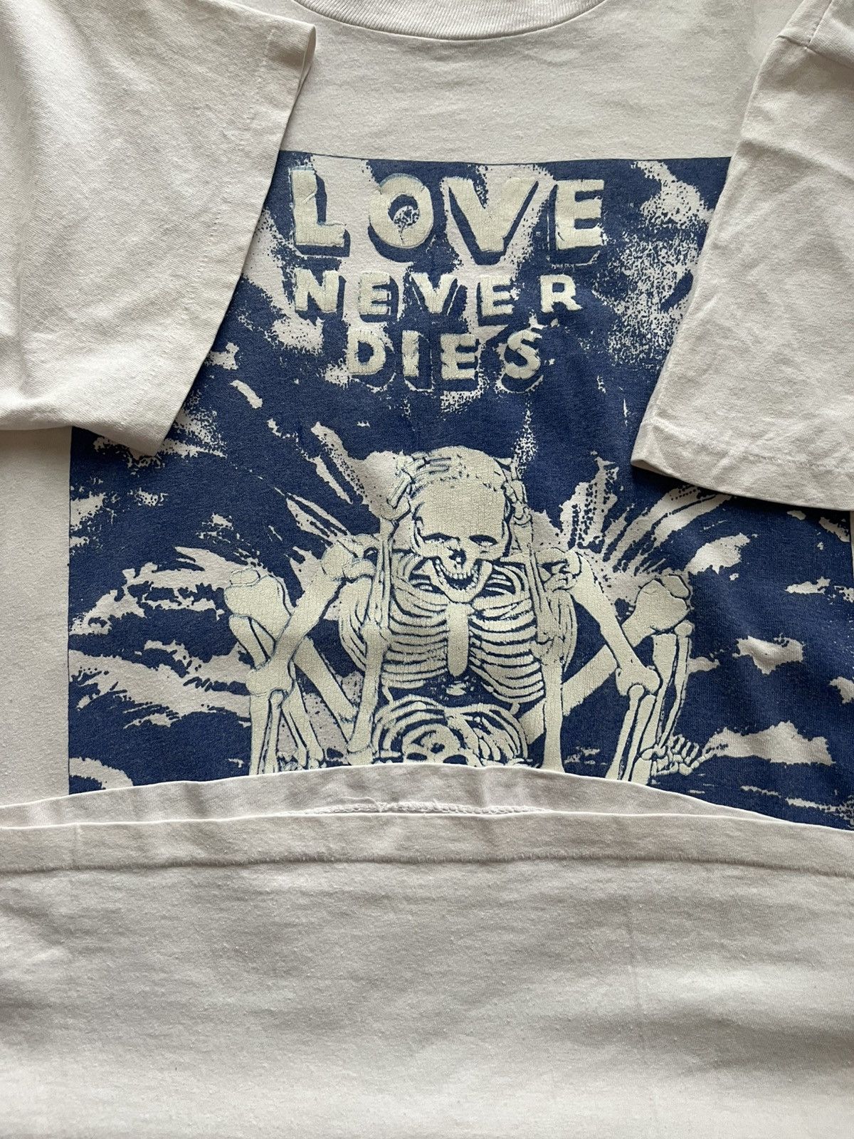 Other 90s Fashion Victim " Love Never Dies" Skeleton Freaky shirt Size US XL / EU 56 / 4 - 3 Thumbnail