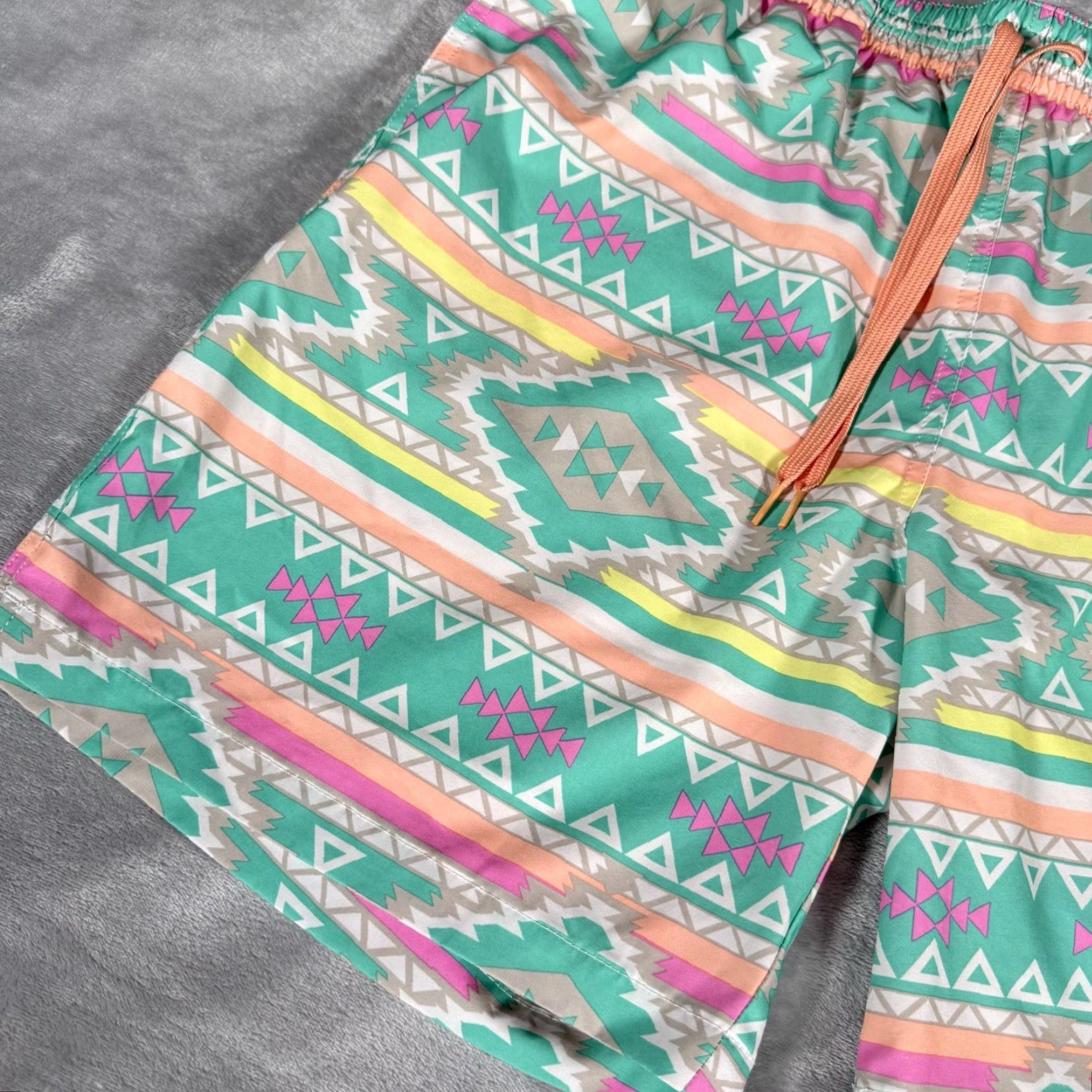 Chubbies Chubbies Swim Shorts Mens XL 7” Geometric Beach Multicolor Pattern Webbing Drawstring Lined Size US 36 / EU 52 - 2 Thumbnail