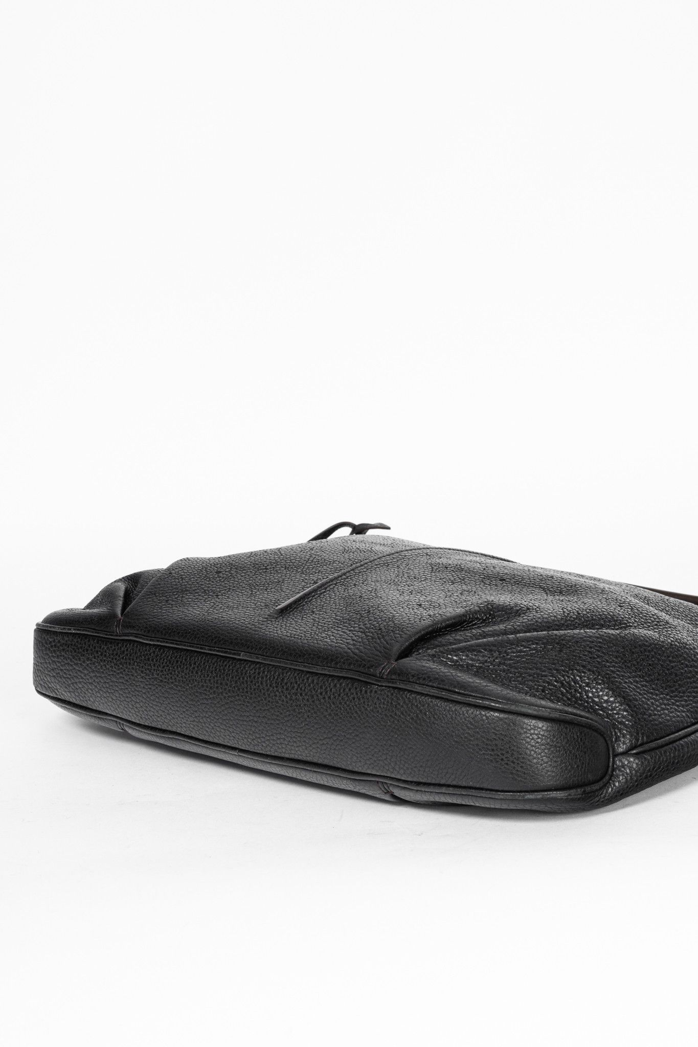 Louis Vuitton Louis Vuitton Selene MM Black Mahina Leather Hobo Size ONE SIZE - 5 Thumbnail