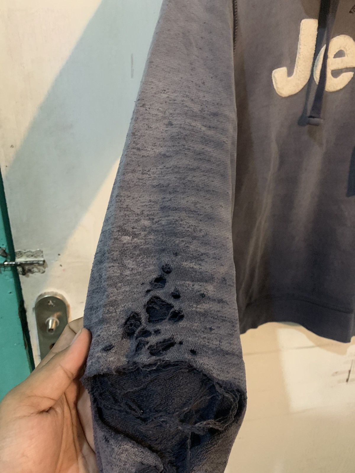 Jeep × Vintage Vintage Jeep 70s Distressed Faded Cut Hoodie Size US S / EU 44-46 / 1 - 5 Thumbnail