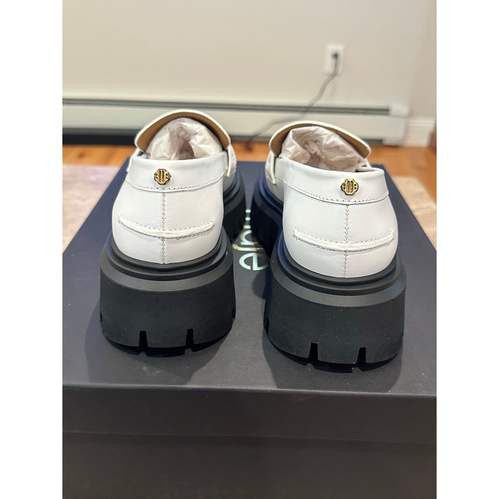 Maje NEW Maje Leather Platform Coin Loafers White size 41/ 10.5 Size US 10.5 / IT 40.5 - 7 Thumbnail